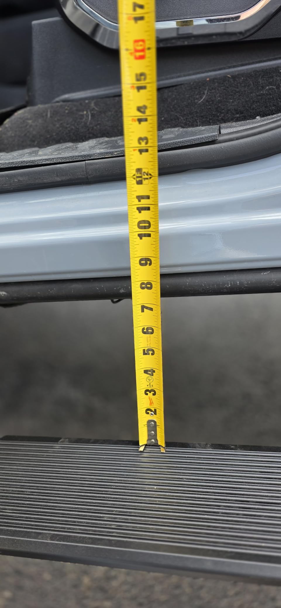 WOLFBOX Power Running Boards for Silverado & GMC Sierra 2022-2026 1500 Crew Cab & 2024-2026 2500/3500 Crew Cab, 660LB Load Capacity & Smart Anti-Pinch Electric Side Steps, OEM Style Plug with LED customer photo 2