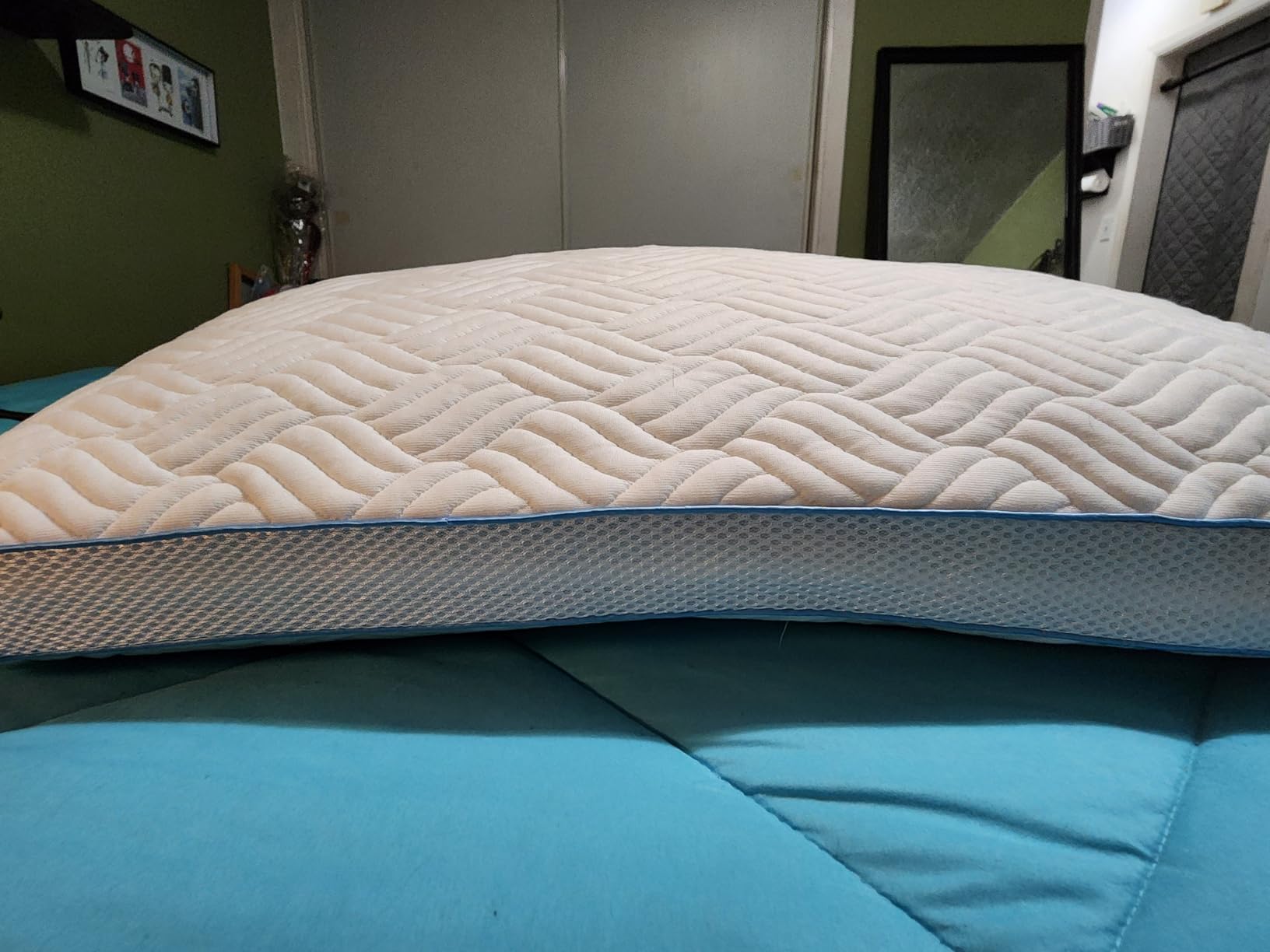 Canadian White Goose Down Pillow 80% Down 20% Feather Bed Pillow King Size | 1050 Fill Power Down Pillow with 100% Cotton Shell, Teflon Finish, Fluffy, Support Bed Pillow for All Sleep Positions (2 pcs) customer photo 2