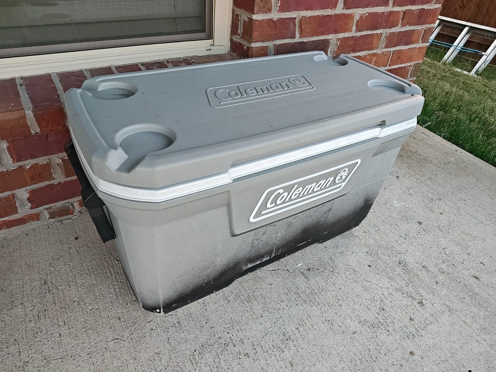Coleman Classic Series Insulated Portable Cooler, Leak-Resistant Outdoor Hard Cooler Keeps Ice up to 5 Days, 52/70/120/150 Quart customer photo 1