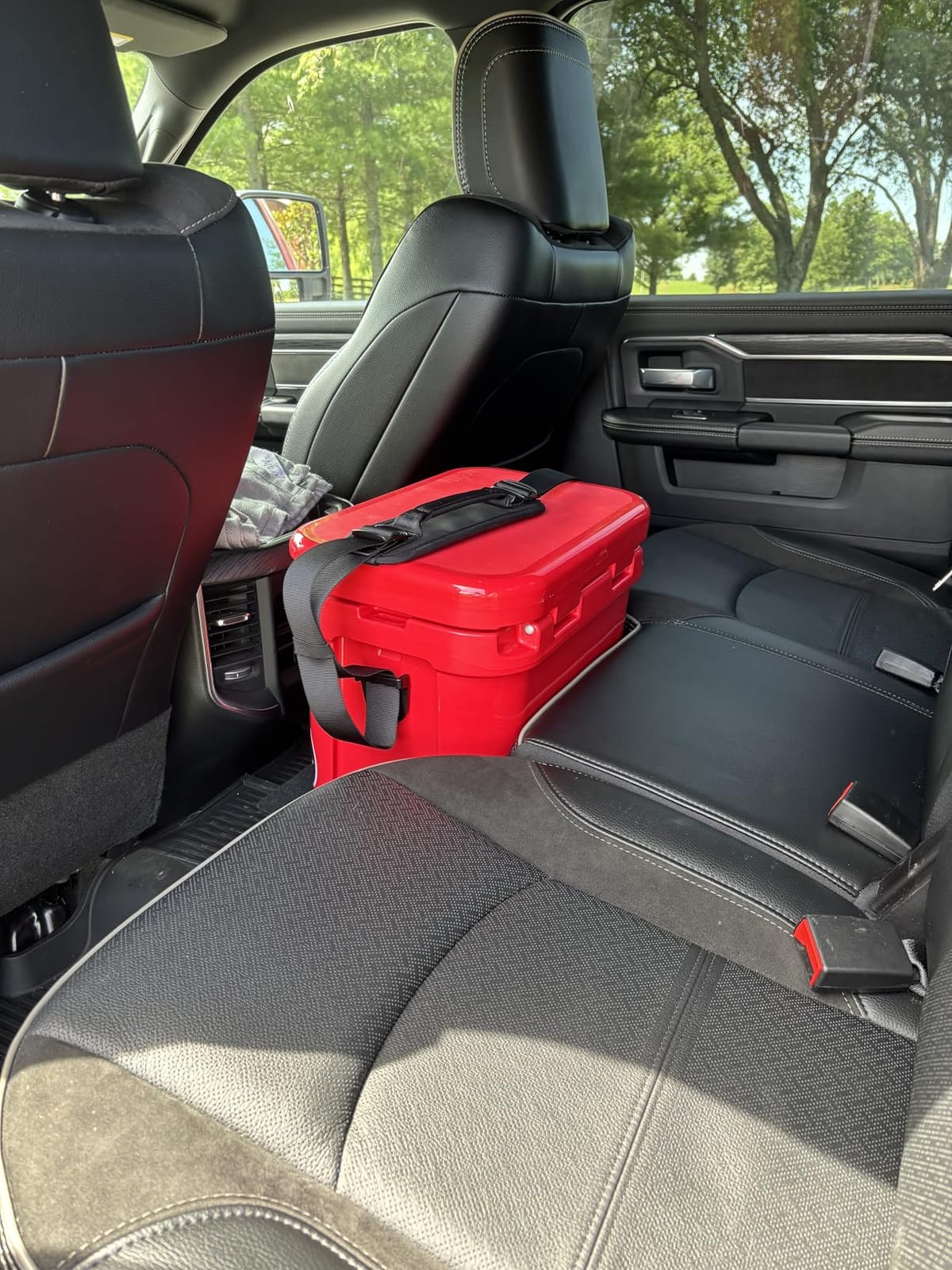 YETI Roadie 15 Hard Cooler with DoubleDuty Shoulder Strap | Compact, Durable, and Portable Insulated Ice Chest, Keeps Ice All Day, Fits 22 cans (only) or 16 lbs of ice (only) customer photo 2