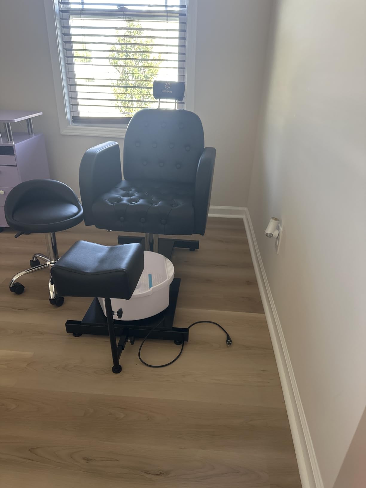 Pedicure Chair for Nail Tech, Reclining Pedicure Station with Foot Massage Basin and Stool, Hydraulic Adjustable Height Pedicure Chair No Plumbing, 360° Rotation Beauty Spa Unit Station (GrayKou) customer photo 1
