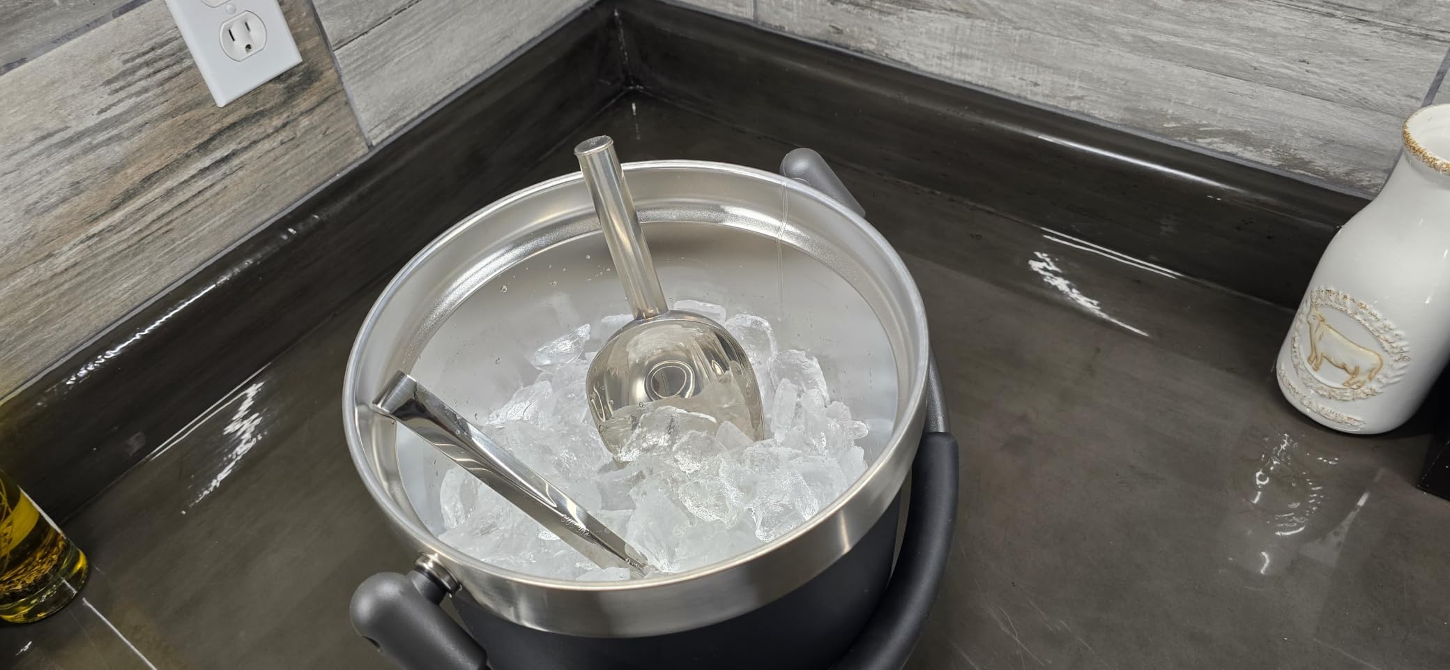 256 oz / 7L Insulated Ice Bucket with Lid and Handle, Stainless Steel Beverage Bucket for Beer, Wine & Champagne, Double Wall Vacuum Cooler for Parties, Patio & Outdoor Entertaining customer photo 1