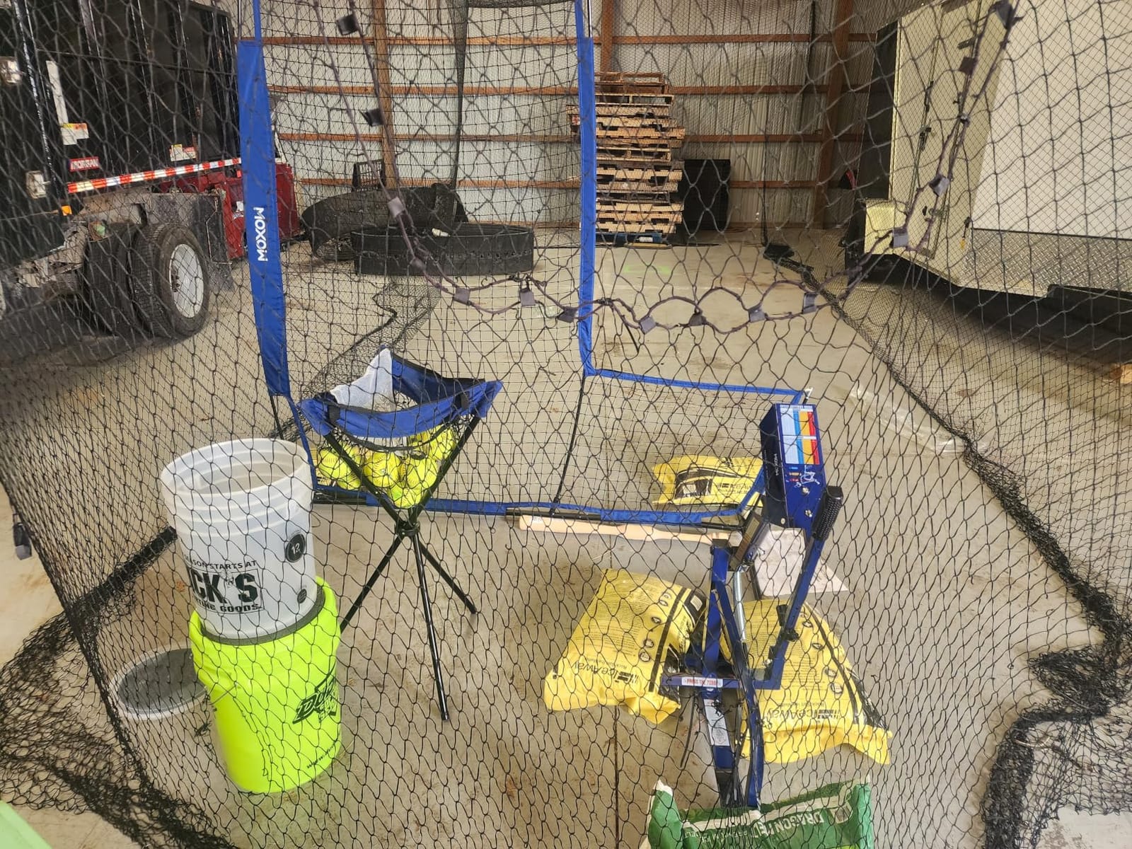 MOXOW Sagitta Baseball & Softball Pitching Machine 3-in-1 Bundle with Ball Caddy & 7x6 ft L Screen customer photo 1