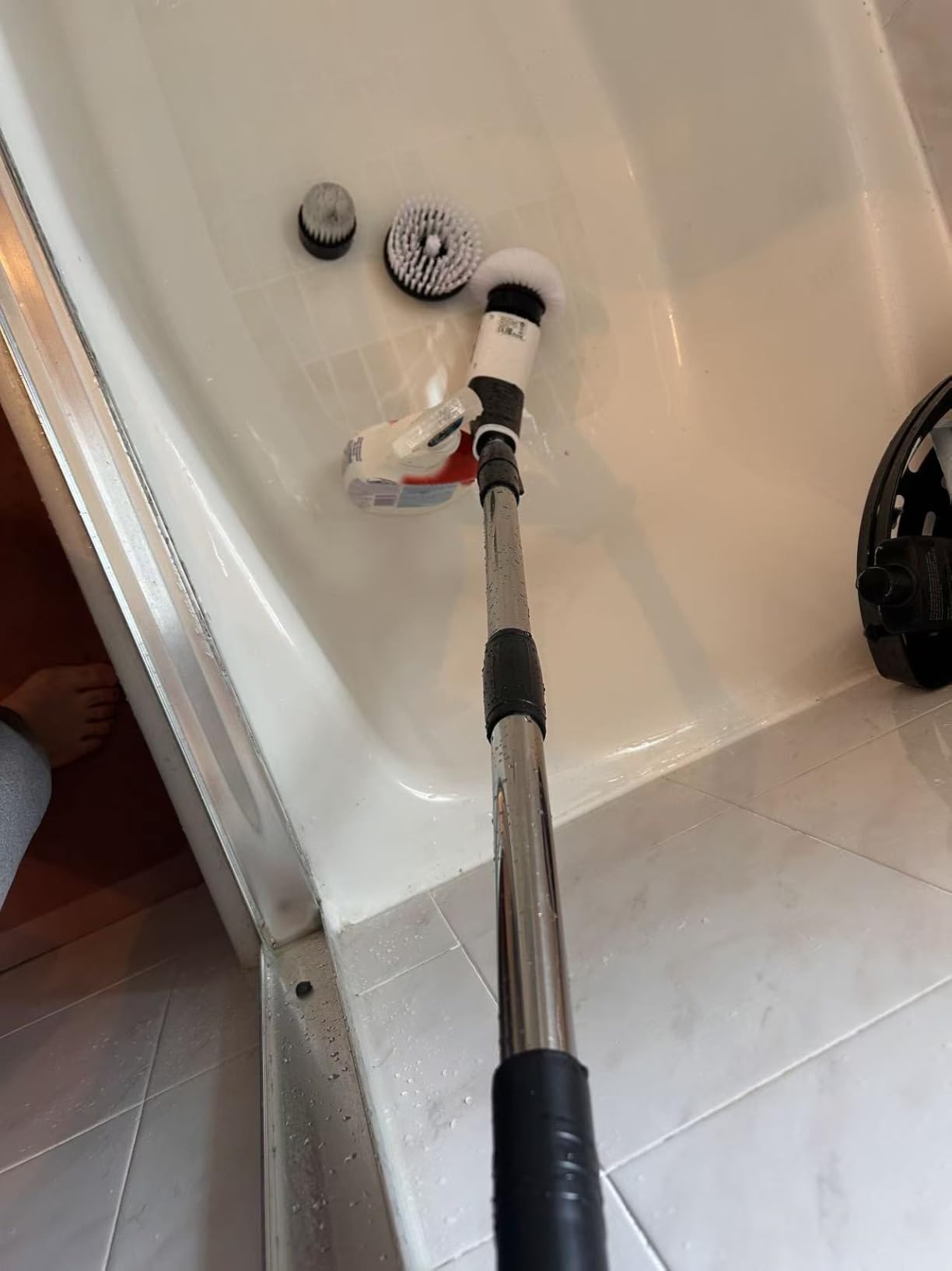 YKYI Electric Spin Scrubber, Cordless Power Cleaning Brush with Long Handle | 8 Brush Heads, 3 Handle Lengths, 2 Speeds, IPX7 Waterproof, 100-Minute Runtime for Tubs, Tile, Floors, Grout, Glass and Cars customer photo 1