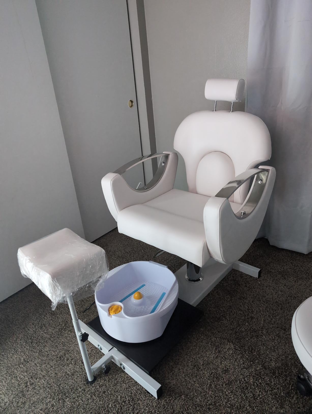 KIGOTY Pedicure Chair No Plumbing,Reclining Pedicure Station Unit with Adjustable Height and 360 Swivel,Hydraulic Foot Spa Chiar with Footrest, Pillow and Massage Foot Bath,Grey-Gold customer photo 1