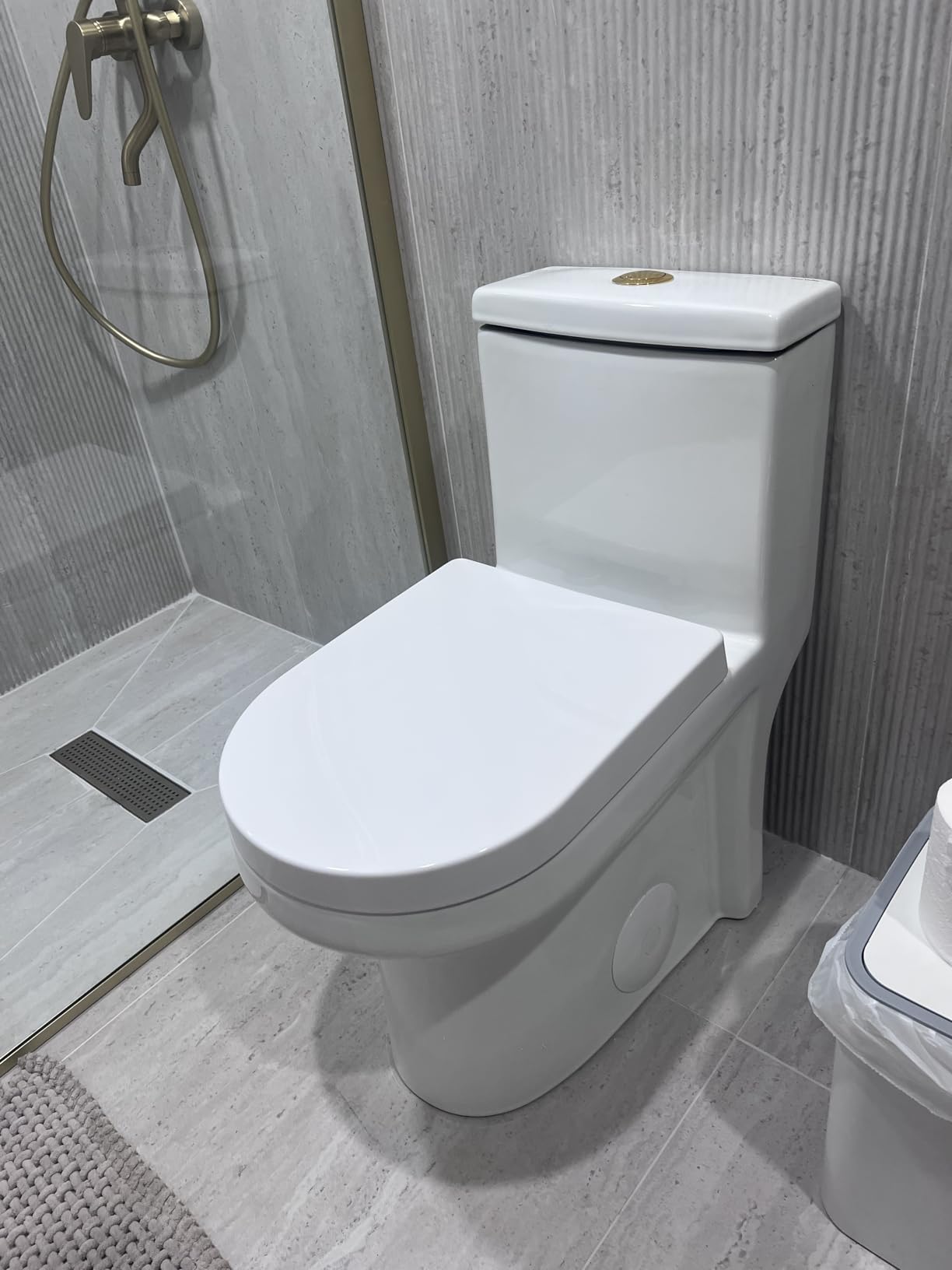 DeerValley Compact One Piece Toilet Standard Seat Height for Small Bathroom Dual Flush 1.1/1.6 GPF Powerful and Quiet 12'' Rough-In Skirted Toilet customer photo 2