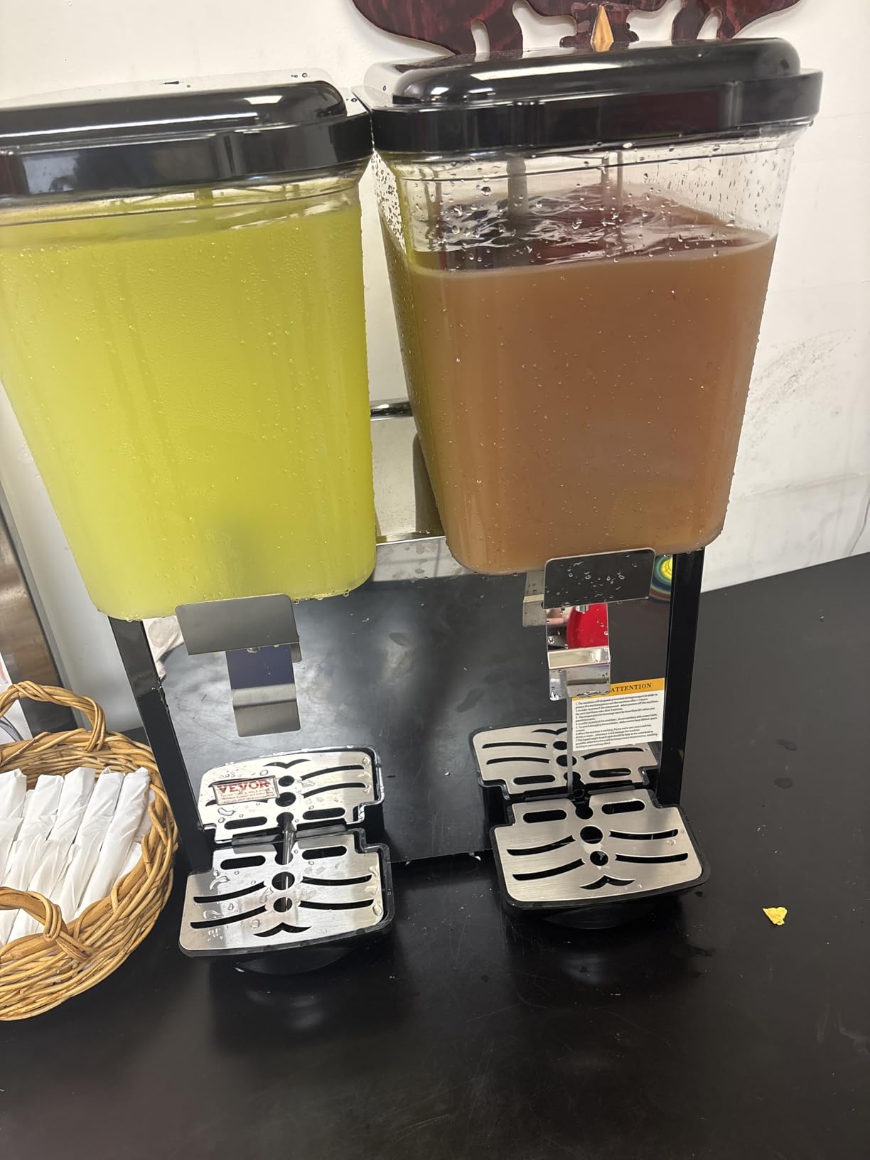 VEVOR Commercial Beverage Dispenser, 3 Tanks Juice Dispenser, 18 L / 19 QT Per Tank, 512W Stainless Steel Ice Tea Drink Machine with 45℉ to 54℉ Cooling Temp, for Cold Drink Restaurant Bar Party customer photo 1
