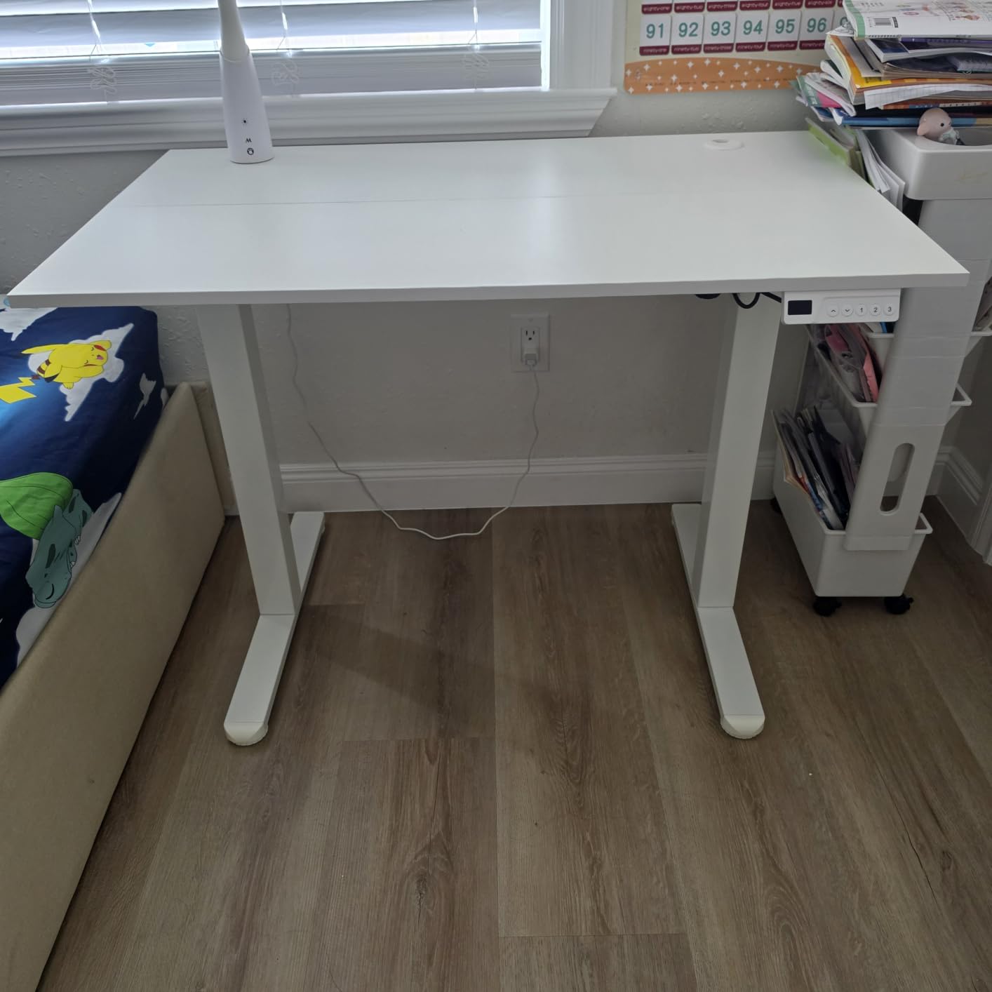 Claiks 40 x 24 Inch White Electric Standing Desk | Adjustable Height, Sit Stand, 3 Memory Presets, Cable Management, Space-Optimized, Home Office & Bedroom customer photo 1