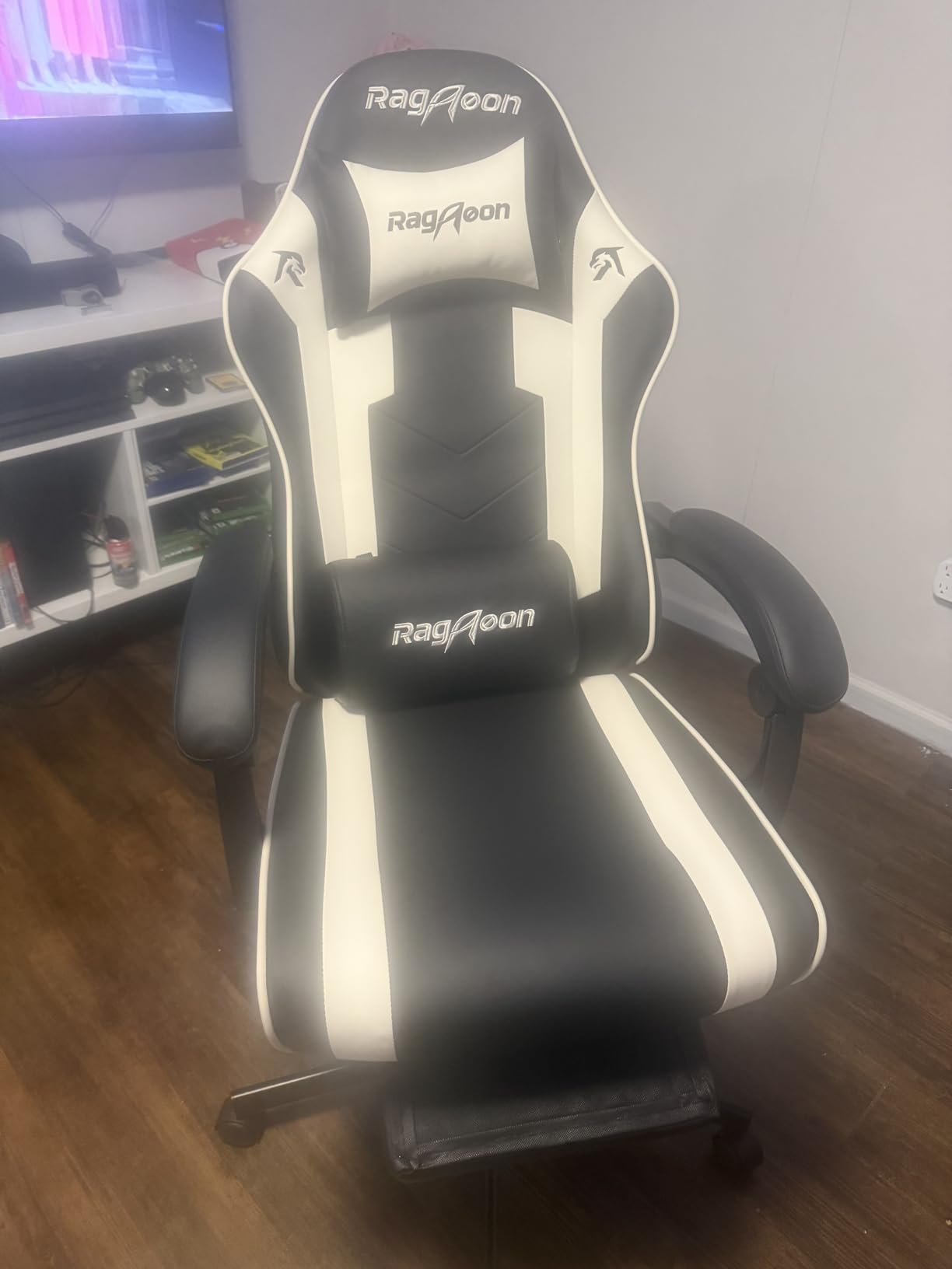 Gaming Chair for Adults Gamer Game Ergonomic PC Chair, 7-Point Support | Pocket Springs & Foam, 51cm Wide Seat, Sync Armrests, 90-135 Backrest, PU Leather, Black and White, 400lbs Load customer photo 2