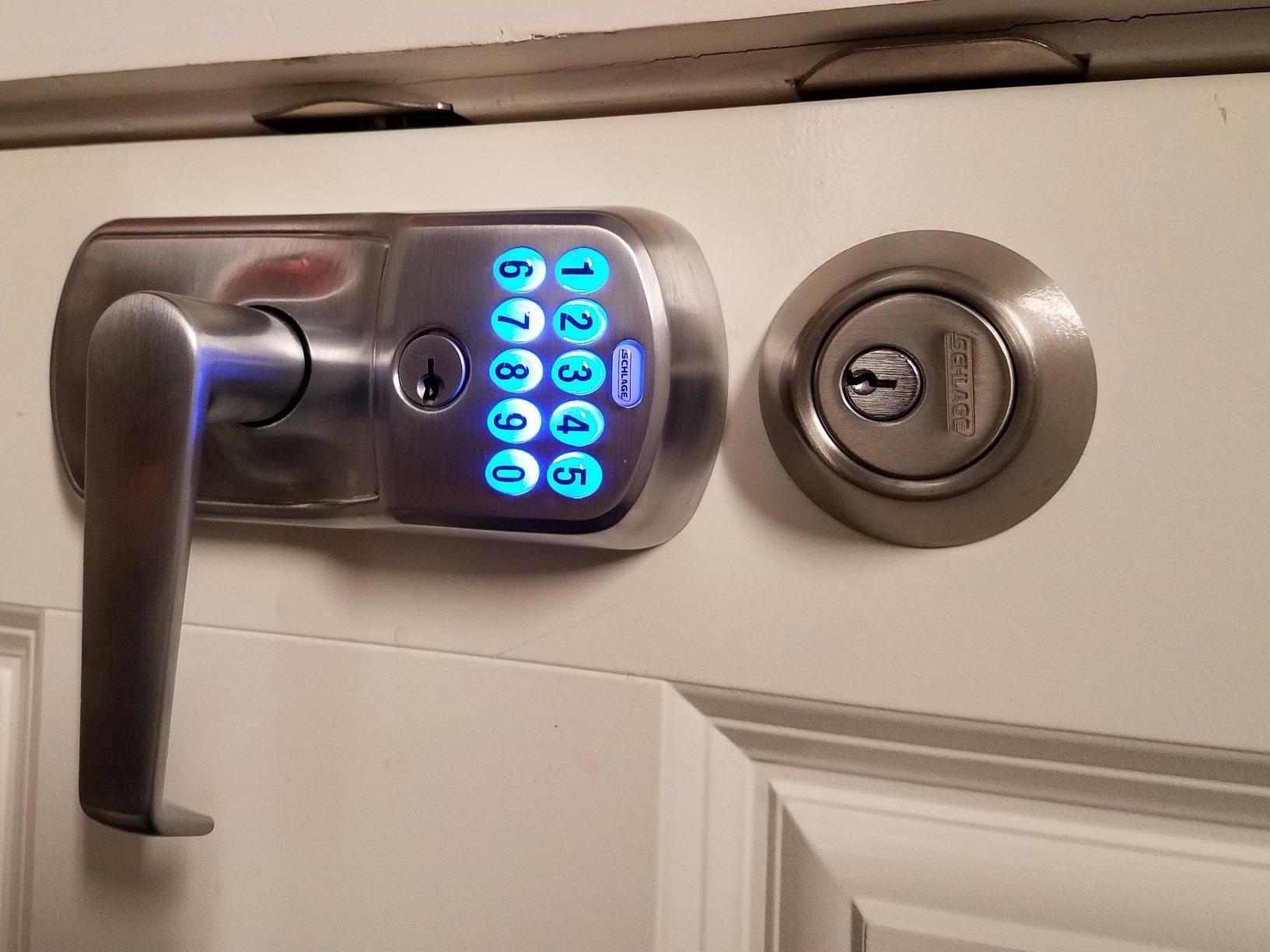 Schlage Electronic Keypad Lock, Lever Handle, Plymouth Trim, Satin Chrome customer photo 2