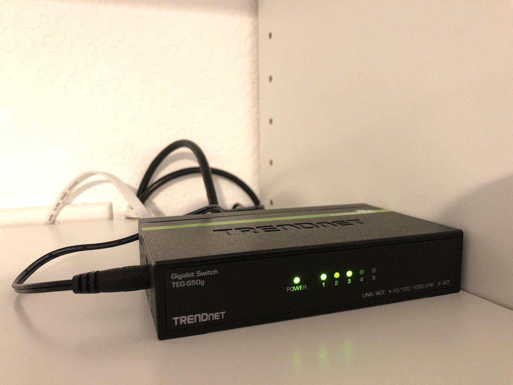 TRENDnet 5 Port Mini Gigabit Switch, TEG-S50g, Lifetime Protection | GREENnet Technology, NDAA + TAA Compliant, Desktop Metal Ethernet Network Switch, 5 x Gigabit Ports, Fanless customer photo 1
