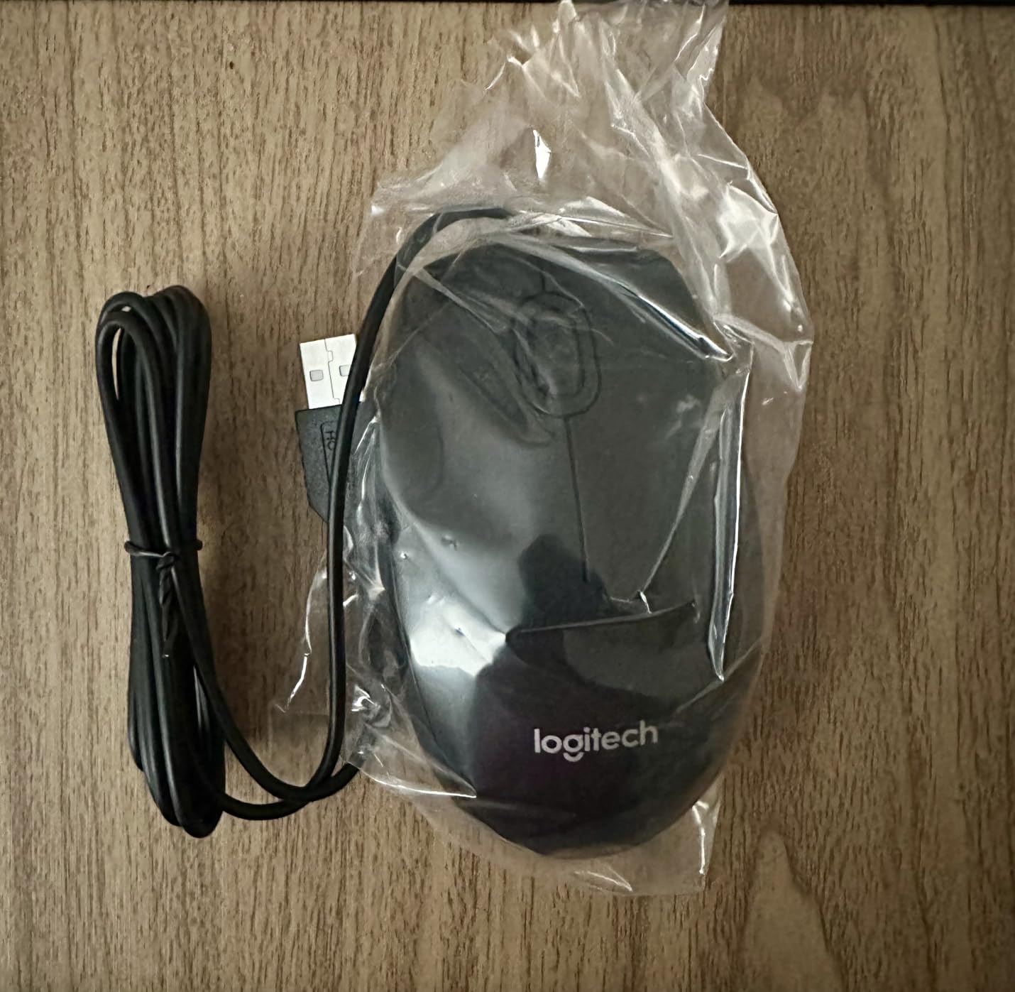 Logitech B100 Ambidextrous Wired Mouse - Black customer photo 1