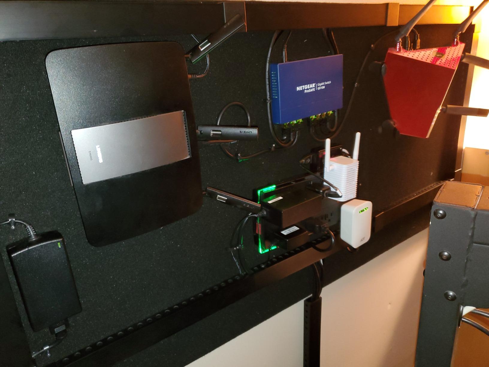 NETGEAR 8-Port Gigabit Ethernet Unmanaged Network Switch (GS108) customer photo 1