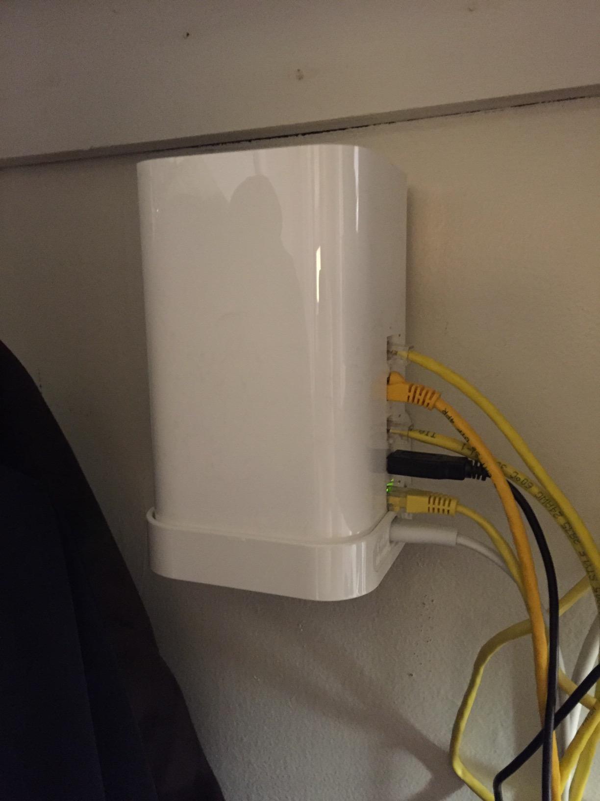 Apple ME177LL/A Time Capsule 2TB (Refurbished), White customer photo 1
