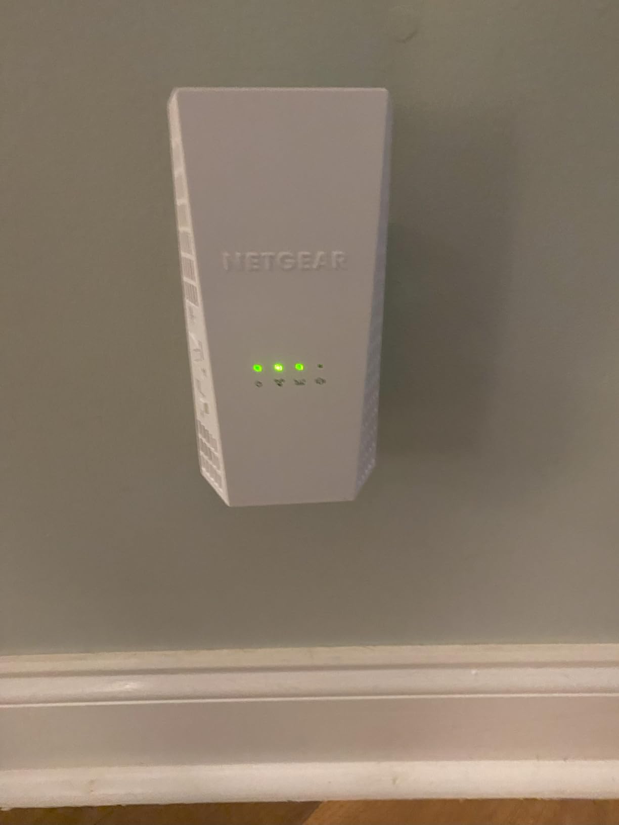 NETGEAR WiFi Mesh Range Extender (EX6400) - Add up to 2,100 sq. ft., 35 Devices - AC1900 Dual Band Wireless Signal Booster & Repeater (up to 1.9 Gbps Speed), Smart Roaming - Free Expert Help customer photo 2