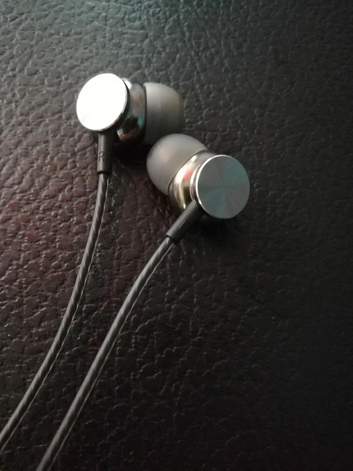 Betron BS10 Earphones Wired Earbud Headphones with Microphone, Black | with Volume Control, In-Ear, Plug in, 12mm Drivers, Deep Bass, Noise Isolating, Ergonomic Design, 3.5mm customer photo 2