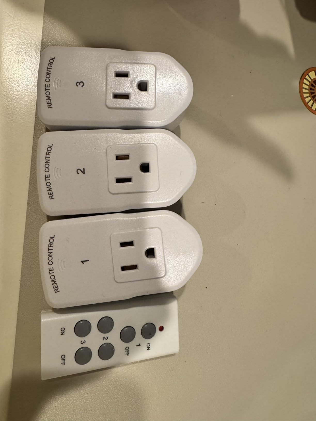 BN-LINK Wireless Remote Control Outlet Electrical Switch for Lights, Fans, Christmas Lights, Small Appliance, 100ft Long Range White (Learning Code, 3 Outlets +1 Remote) 1200W/10A, ETL & FCC Certified customer photo 2