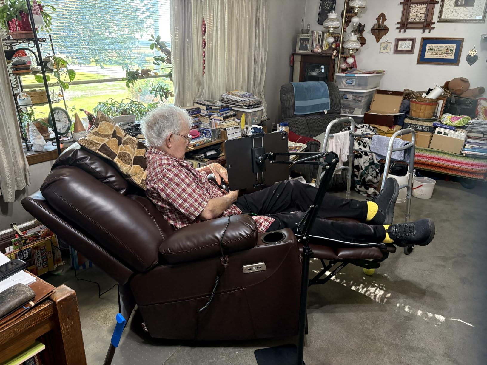 MCombo Power Lift Recliner Chair for Elderly, Heat and Massage 7040(Medium) | FSC & OEKO-TEX Certified, Multiple Sizes, USB&Type C Charging Port, Cup Holders, Side Pockets, Faux Leather customer photo 2
