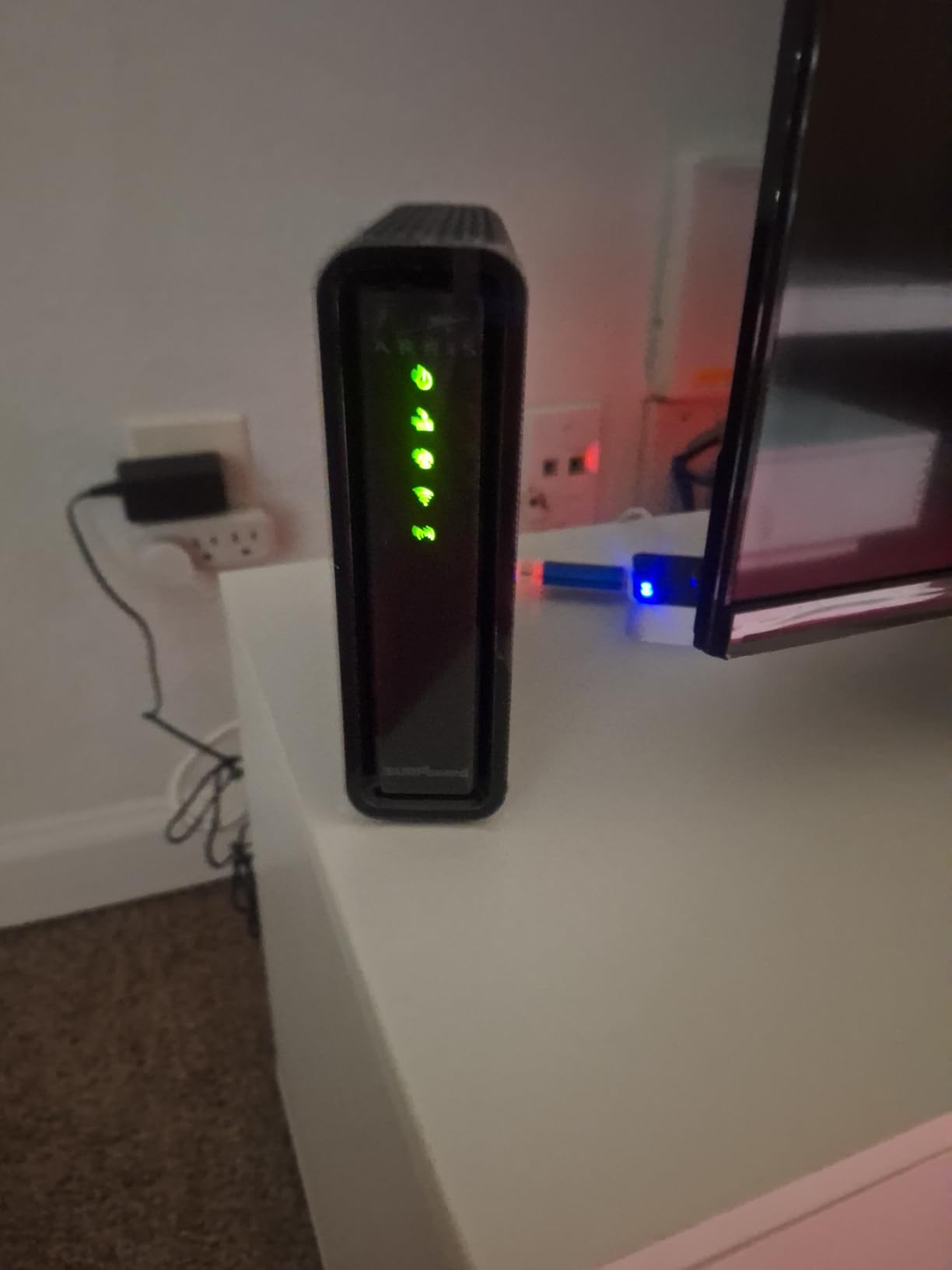 ARRIS (SBG10) - Cable Modem Router Combo - DOCSIS 3.0 16 x 4 Gigabit & AC1600 WiFi, 400 Mbps Max Internet Speeds customer photo 1