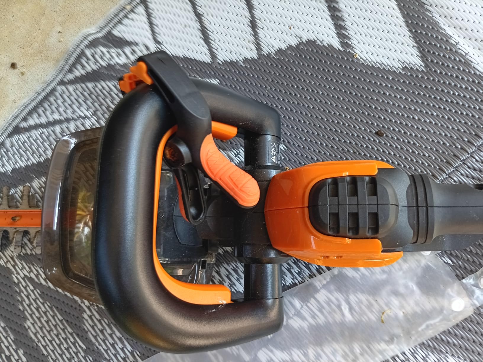 WORX Cordless Hedge Trimmer, 20V 22