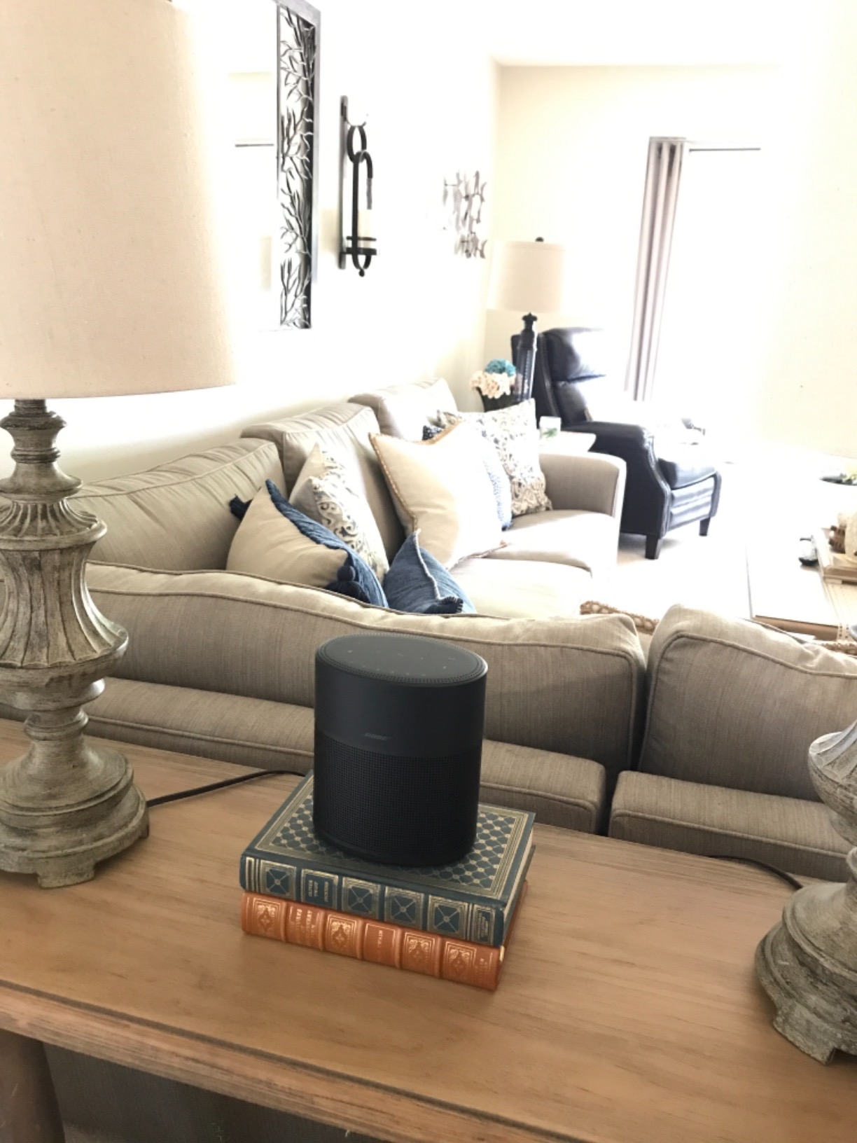 Bose Home Speaker 300: Bluetooth Smart Speaker with Amazon Alexa Built-in, Silver customer photo 2