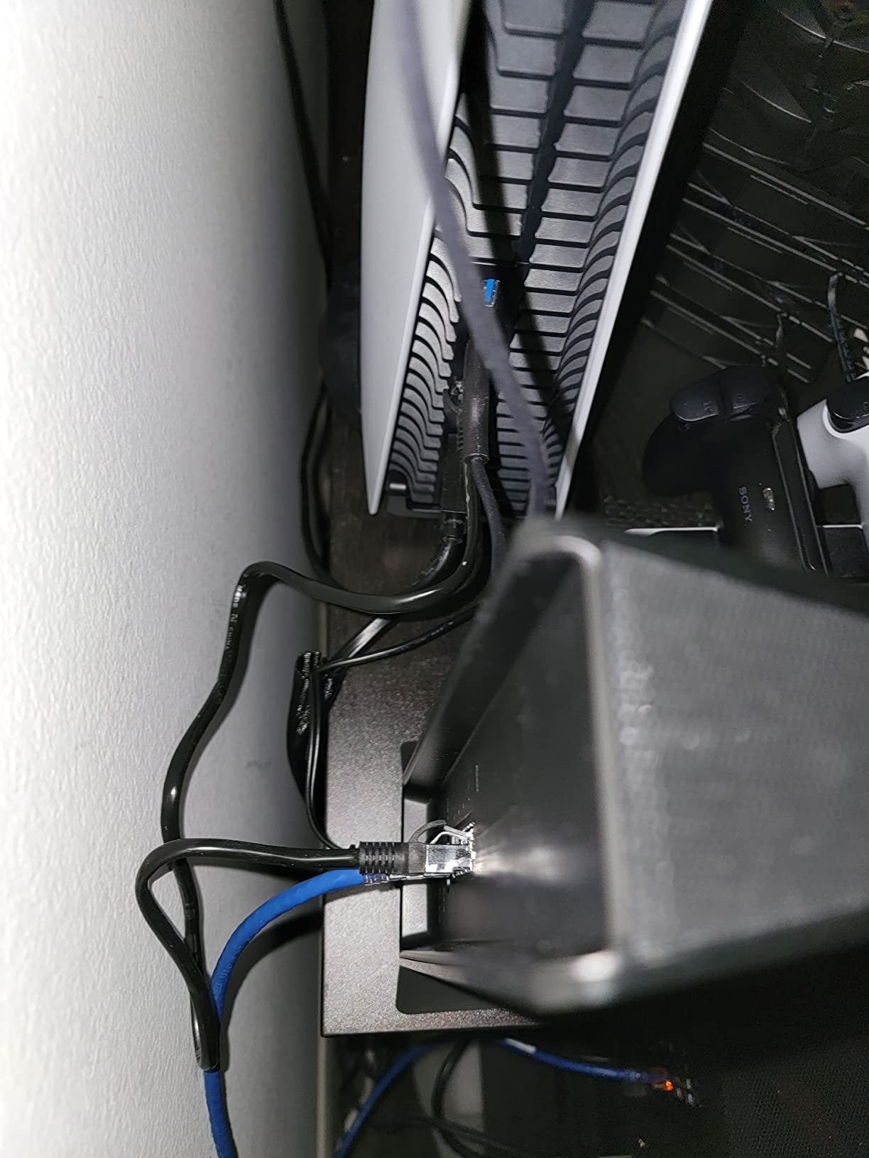 NETGEAR Nighthawk WiFi 6 Mesh Range Extender EAX80 - Add up to 2,500 sq. ft. and 30+ Devices with AX6000 Dual-Band Wireless Signal Booster & Repeater (up to 6Gbps Speed), Plus Smart Roaming customer photo 1