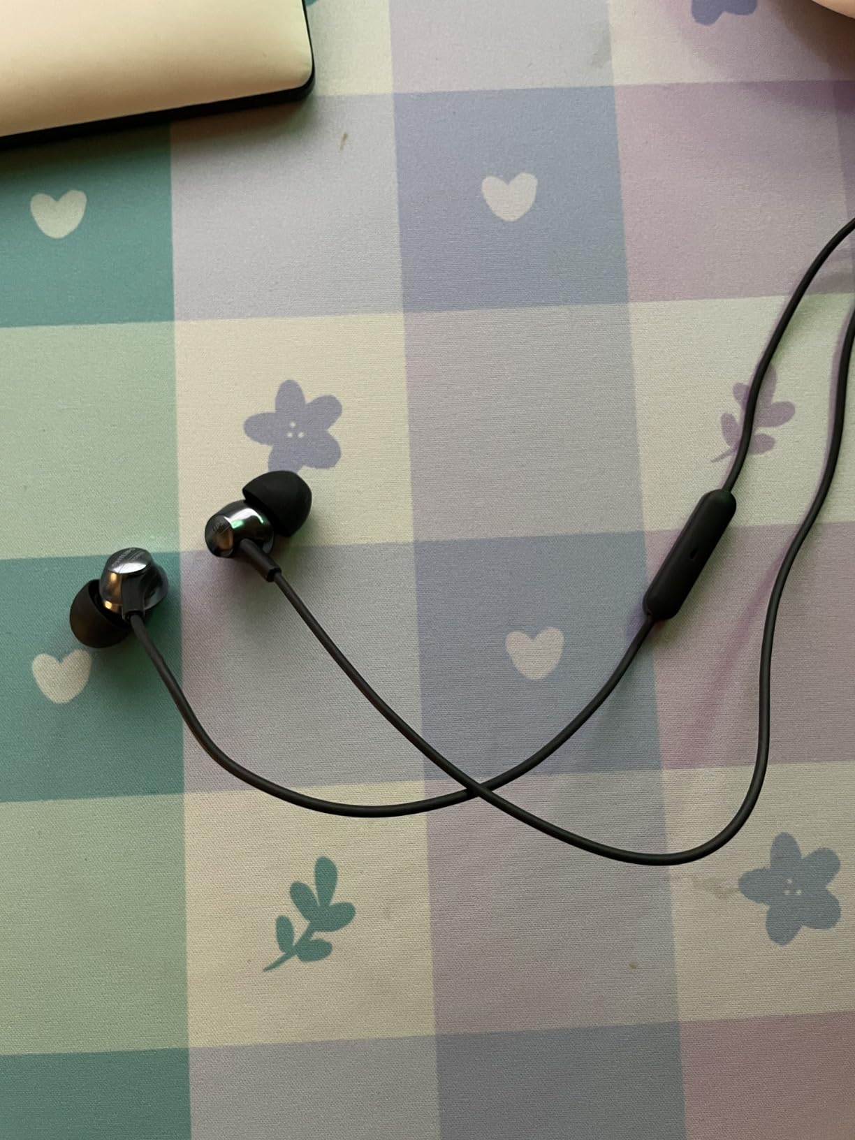 PHILIPS Pro Wired Earbuds with Microphone, Hi-Res Audio in-Ear Headphones with 3.5mm Jack, Comfortable and Durable Build Earphones, Perfect for Music, Calls, and Daily Use, 3 Extra Eartips Included customer photo 2