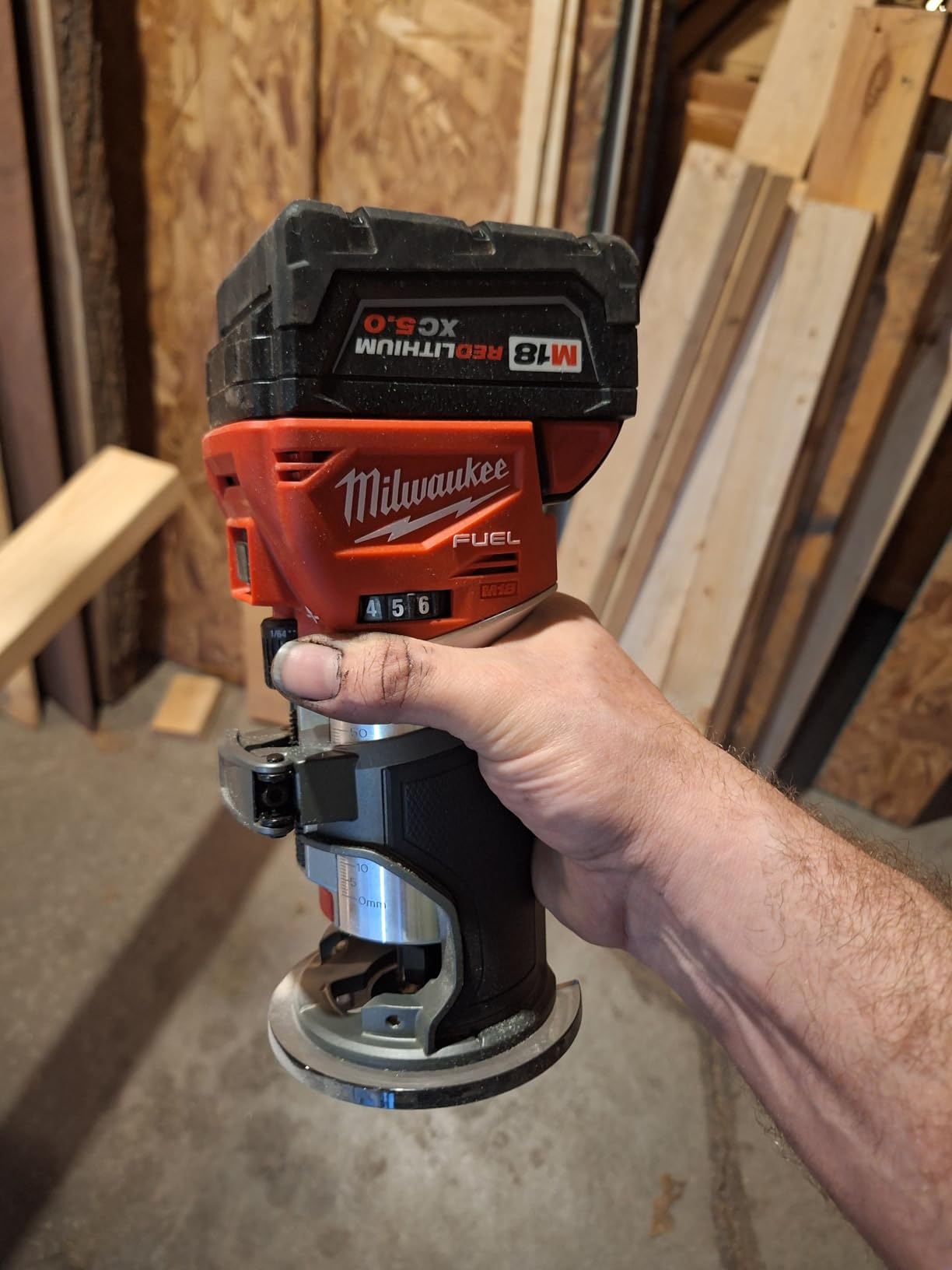 Milwaukee's Cordless Compact Router, 18.0 Voltage customer photo 2