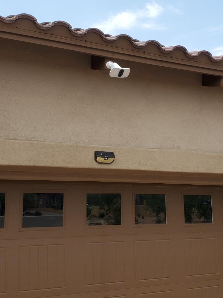 Arlo Wireless Floodlight Security Camera 2K HDR - 1-Cam customer photo 1