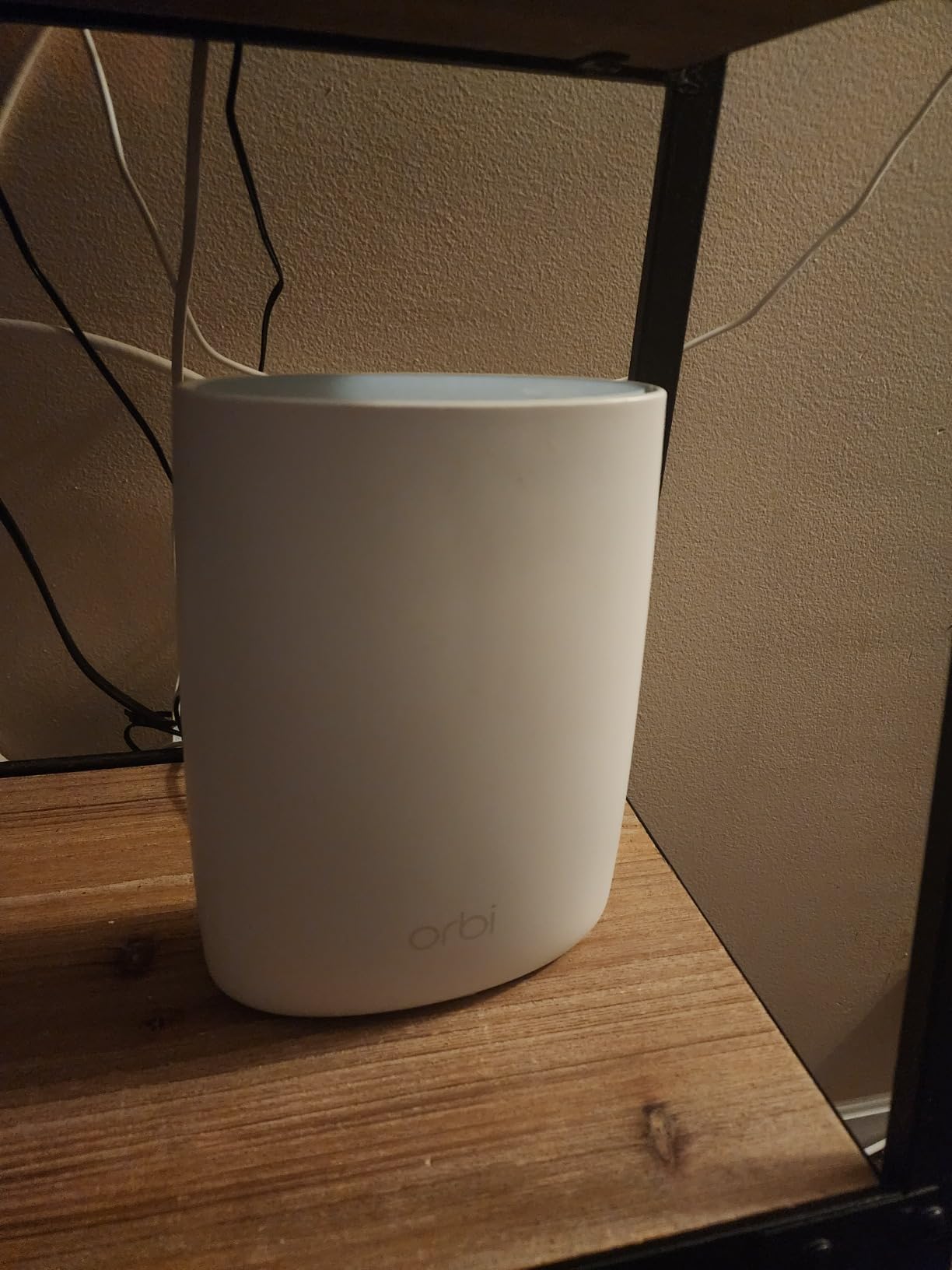 NETGEAR Orbi 4G LTE Mesh WiFi Router (LBR20) | for Home Internet or Hotspot | Certified with AT&T, T-Mobile & Verizon | Coverage up to 2,000 sq. ft., 25 Devices | AC2200 WiFi (up to 2.2Gbps) customer photo 1