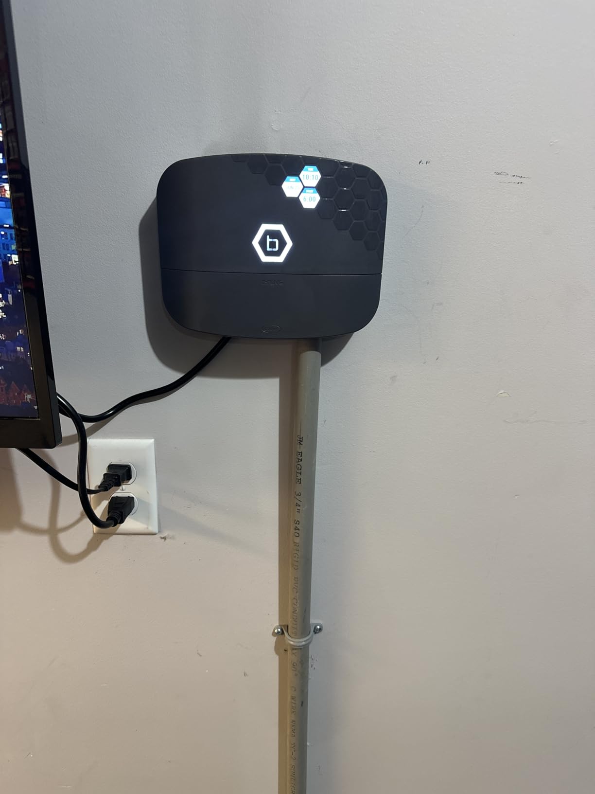 Orbit B-hyve XR Smart Sprinkler Timer - 8-Zone - WiFi-Enabled Indoor/Outdoor Irrigation Controller - App Control - Weatherproof Watering System - Multi Zone - Custom Programs - 57985 customer photo 1
