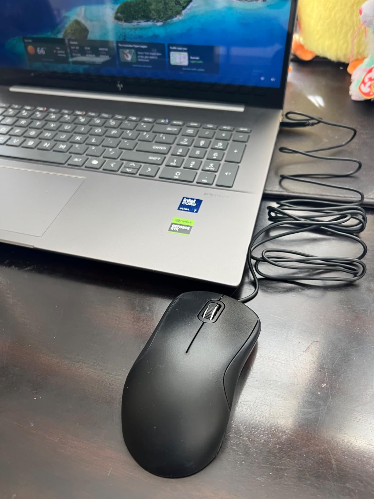 Amazon Basics 3-Button USB Wired Mouse with Precision Scroll Wheel, 1000 DPI, Ergonomic Grip, Plug and Play, 6-foot Cable, Black customer photo 1