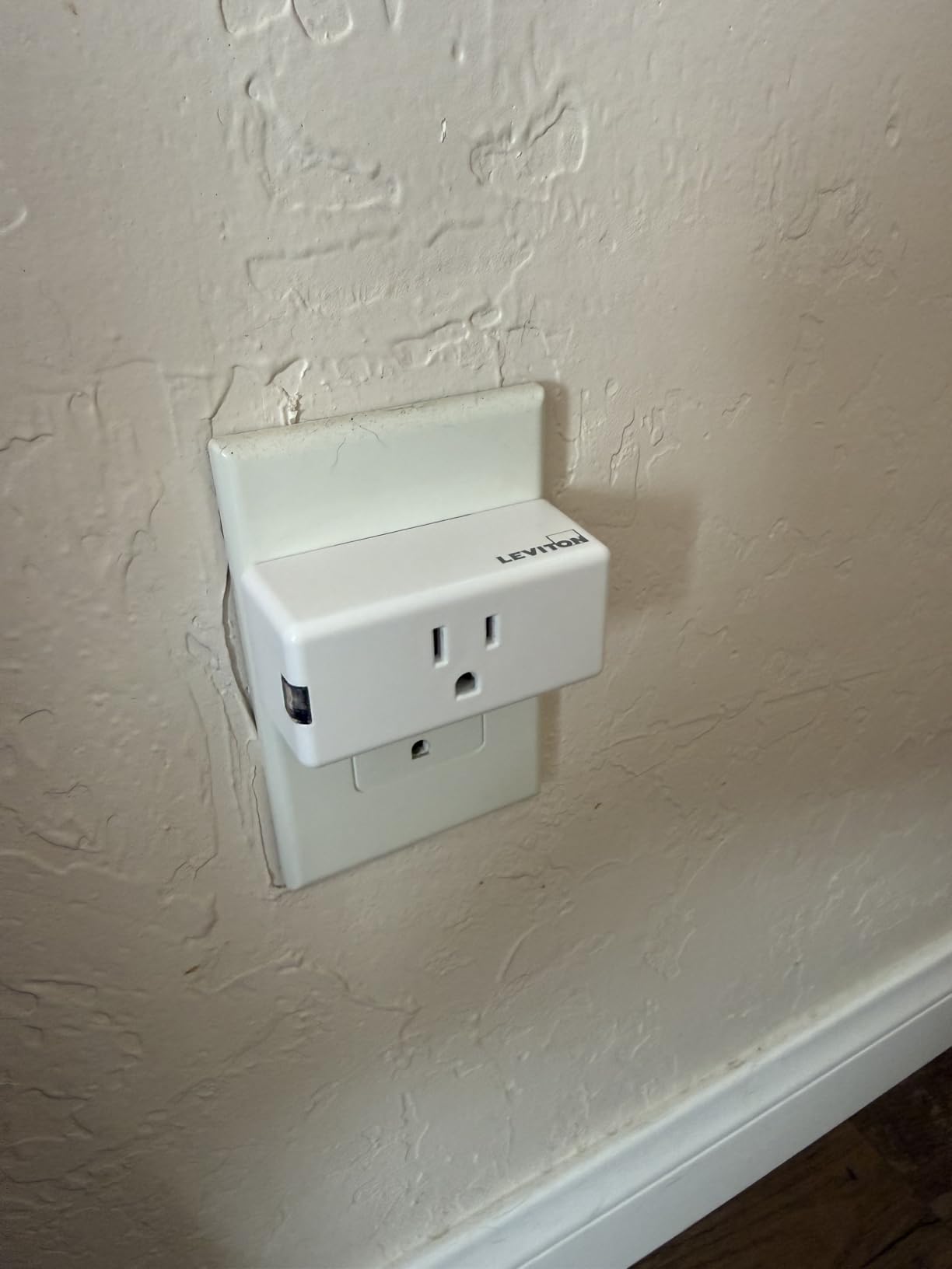 Leviton Decora Smart Plug, Wi-Fi 2nd Gen, D215P-1RW, White | Works with Matter, My Leviton, Alexa, Google Assistant, Apple Home/Siri. Wire-Free Anywhere Companions for Switched Outlet customer photo 1