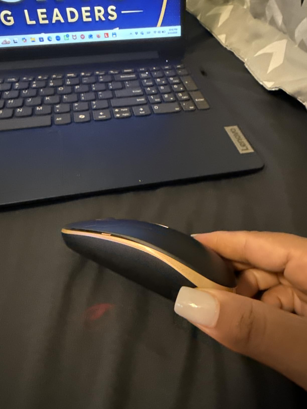 VssoPlor Wireless Mouse, 2.4G Slim Computer Laptop Mouse, Black and Gold customer photo 2