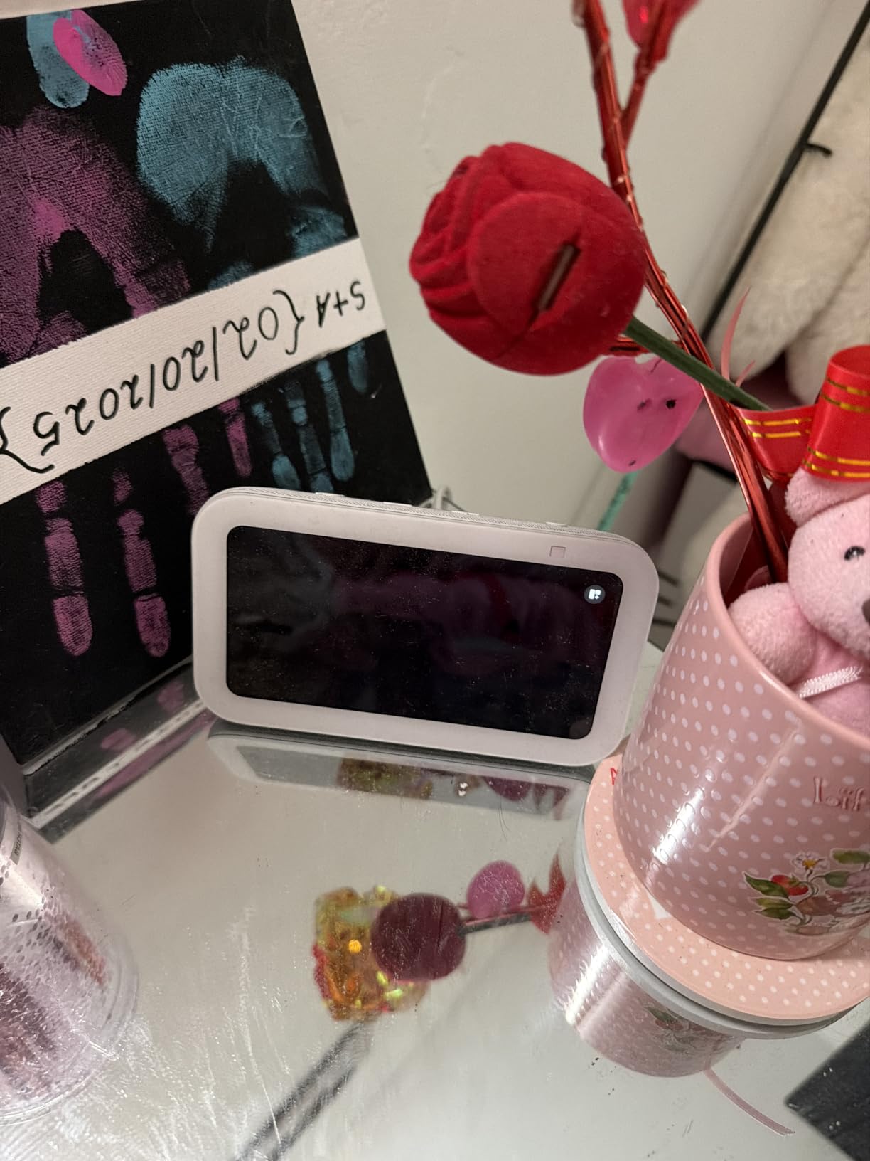 Amazon Echo Show 5 (newest model), Smart display, Designed for Alexa+, 2x the bass and clearer sound, Charcoal customer photo 1
