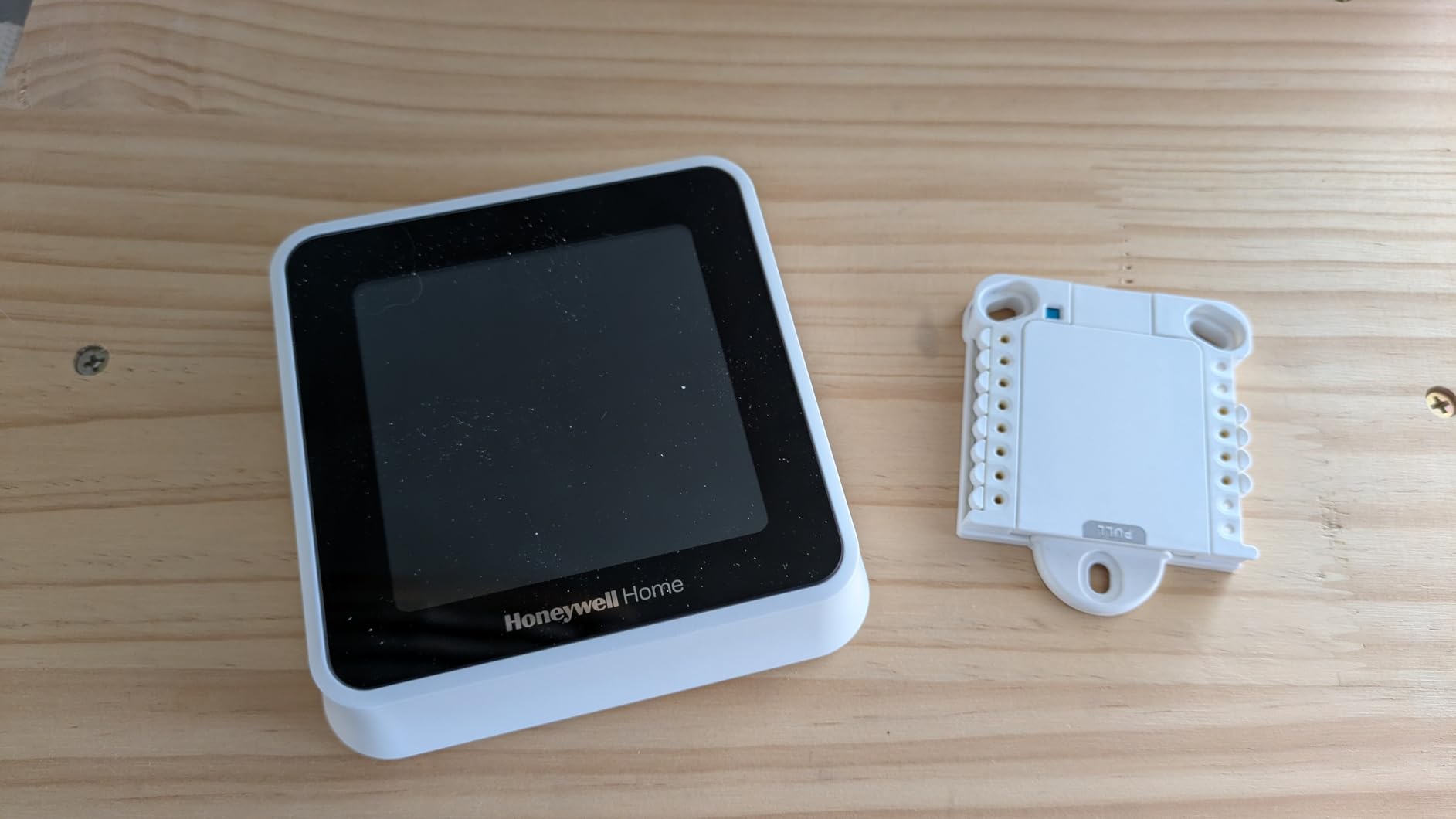 Honeywell Home T5 Smart Wi-Fi Thermostat, RTH8800WF2022, 7 Day-Programmable Touchscreen, Alexa Ready, Geofencing Technology, Energy Star, C-Wire Required customer photo 2