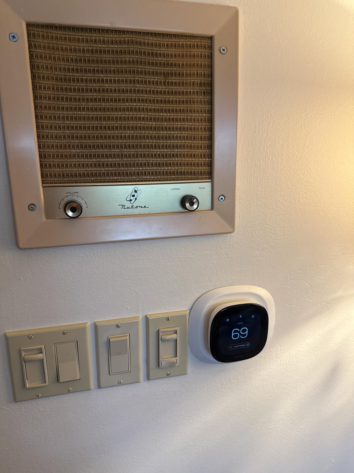 ecobee Smart Thermostat Enhanced, Programmable Wifi Thermostat - Works with Siri, Alexa, Google Assistant - Energy Star Certified customer photo 1