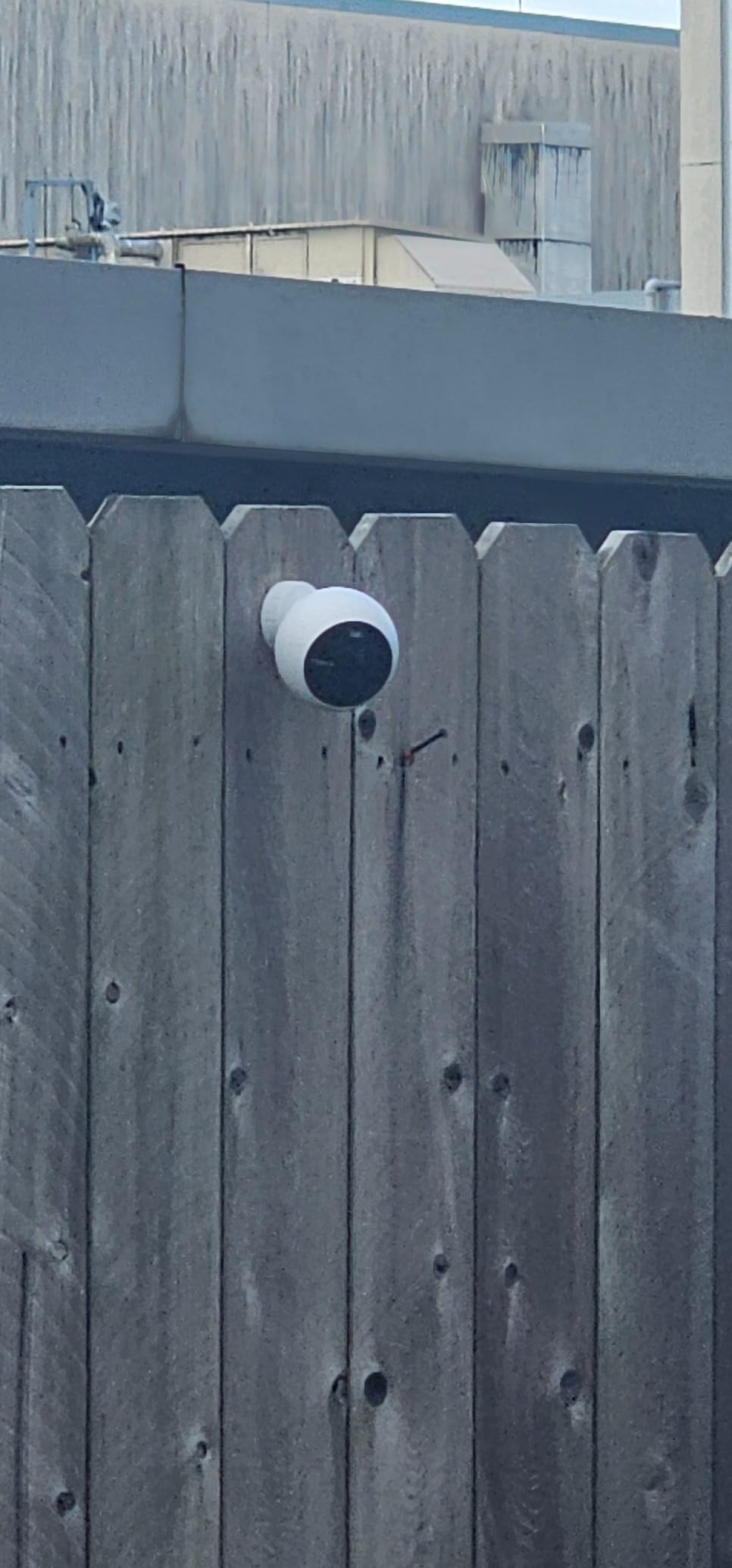 Noorio 2K Wireless Outdoor Security Camera, Battery/Solar Powered Camera | 600lm Spotlight, AI Detection, Rechargeable 12600mAh Battery, 16GB Local Storage, Color Night Vision, 2.4GHz WiFi, B310 customer photo 2