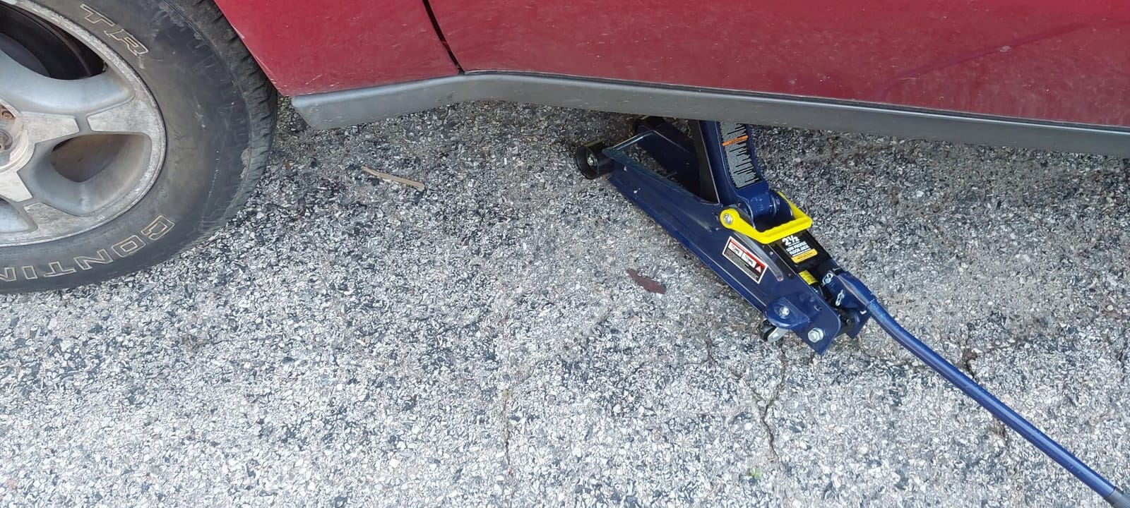 Big RED 2.5 Ton (5,000 lb) Low Profile Hydraulic Trolly Jack, Blue, AT825051UR customer photo 1