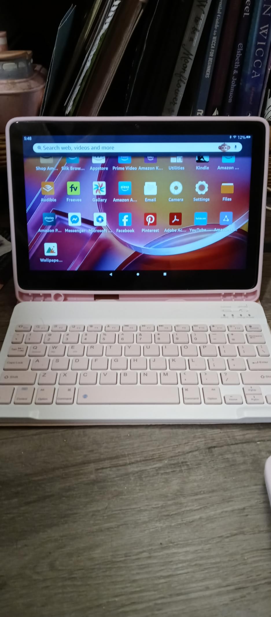 Like-New Amazon Fire HD 10 tablet, built for relaxation, 10.1