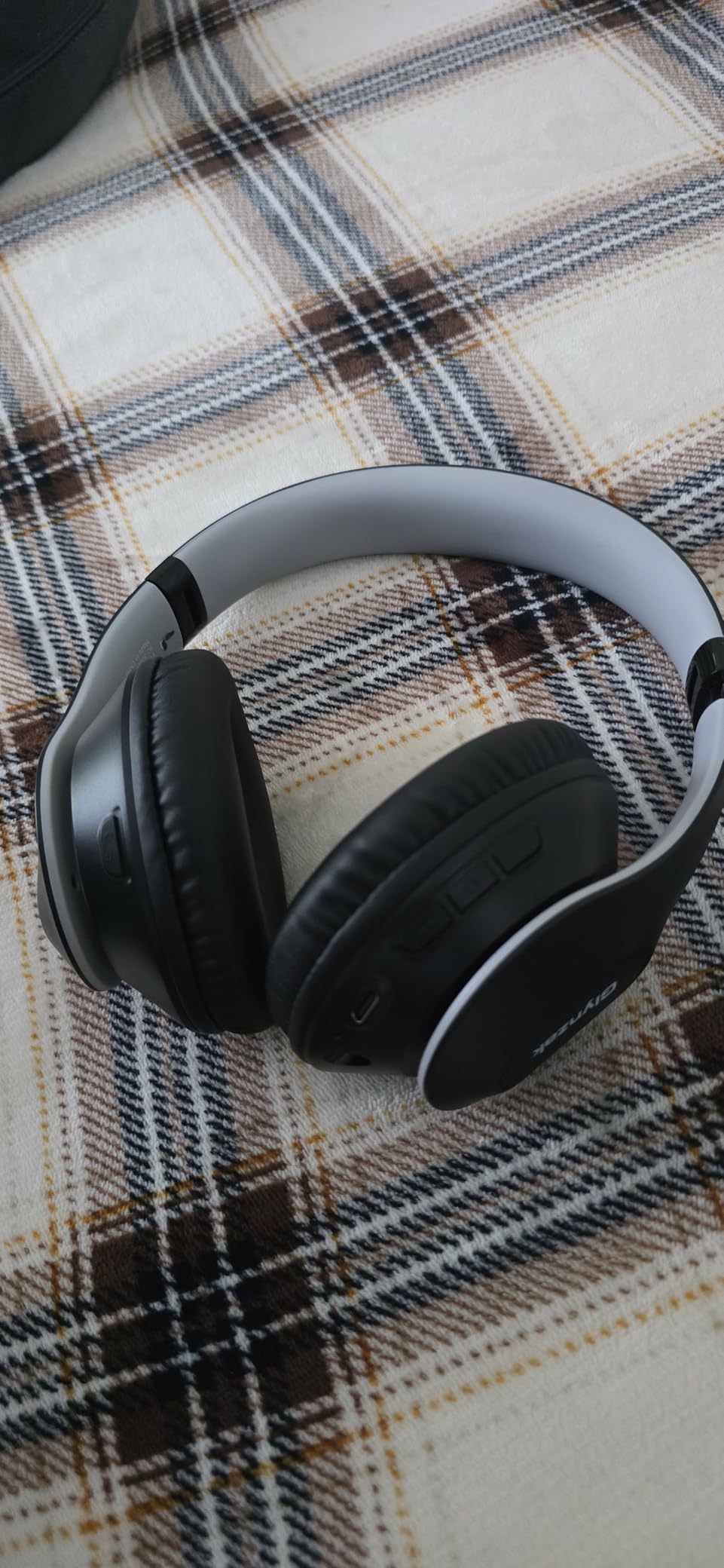 Wireless Bluetooth Headphones Over Ear V6.0 HiFi Stereo with Mic customer photo 2