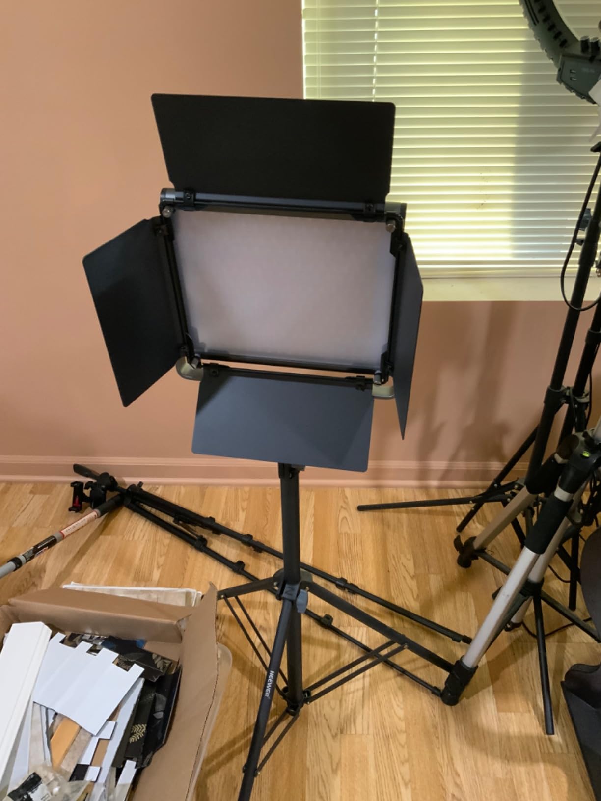 NEEWER 2 Pack RGB1200 LED Video Light with APP/2.4G Control, Key Lighting Kit with Tripod Stands & Bag for Streaming Recording Studio Photography, 60W/22000Lux/1% Min Dimming/360° RGB/CRI97+/TLCI98+ customer photo 1