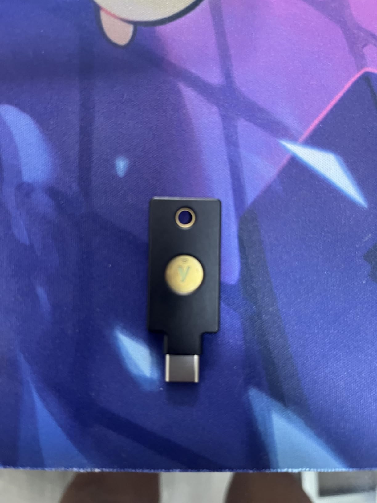 Yubico - Security Key C NFC - Basic Compatibility - Multi-Factor authentication (MFA) Security Key and passkey, Connect via USB-C or NFC, FIDO Certified customer photo 2