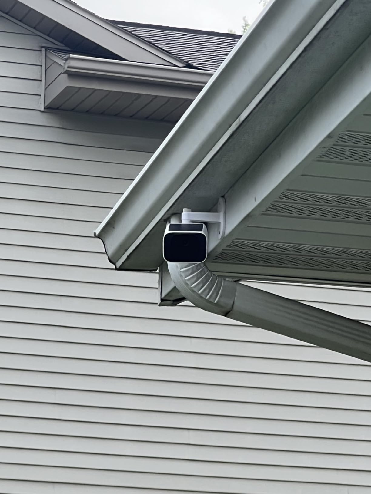 eufy Security SoloCam S220 2-Cam Pack, Solar Security Camera | Wireless Outdoor Camera, Continuous Power, 2K Resolution, Wireless, 2.4 GHz Wi-Fi, No Monthly Fee, HomeBase 3 Compatible customer photo 2