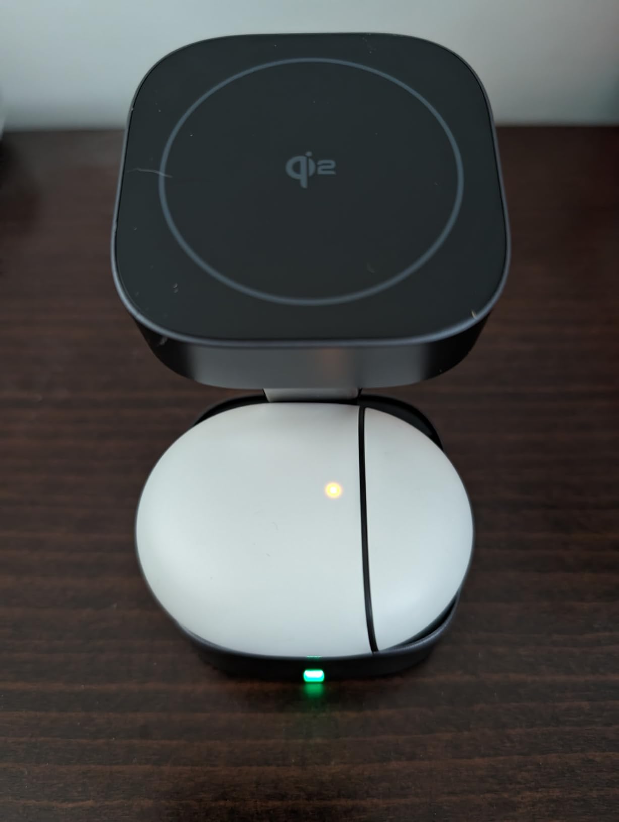 UGREEN MagFlow Qi2 15W 2-in-1 Foldable Wireless Charging Station | Foldable Travel Design, Adjustable Viewing, Wireless Charger for iPhone 12-17 Series and AirPods, Adapter Not Included customer photo 2