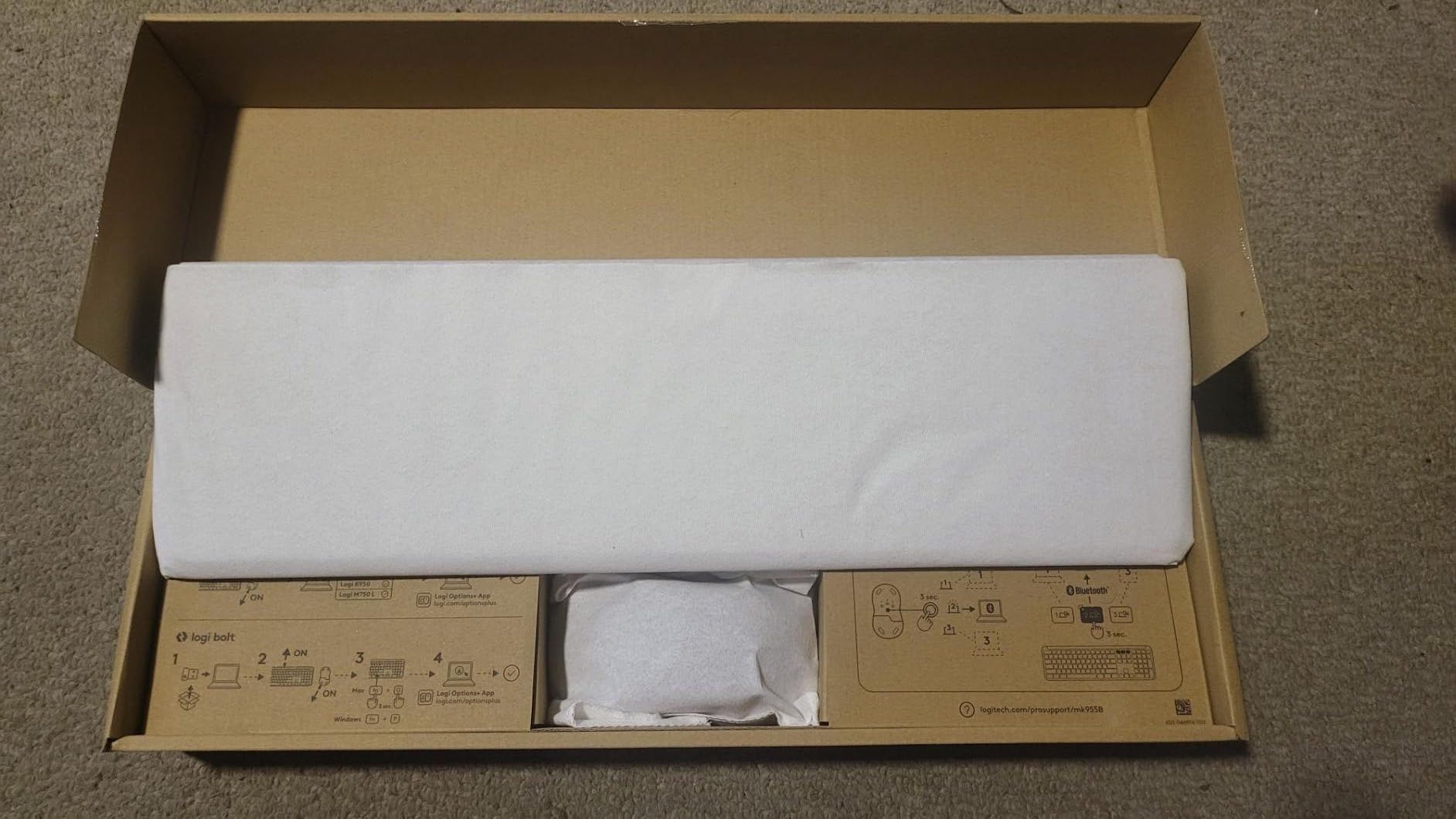 Logitech Signature Slim K950 Wireless Keyboard with Quiet Typing - Graphite customer photo 2