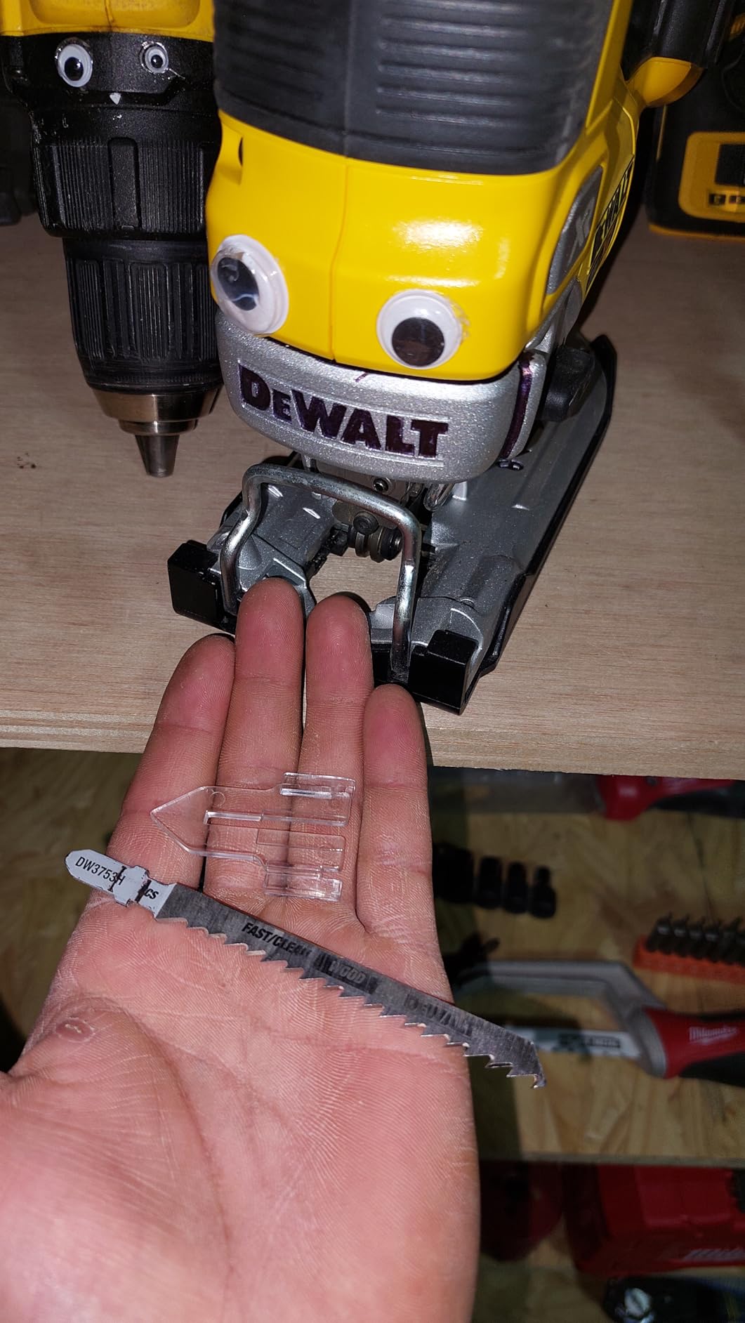 DEWALT 20V MAX 3-Tool Combo Kit - Brushless Cordless Router, Random Orbital Sander, Jig Saw (DCK307D1P1) customer photo 1