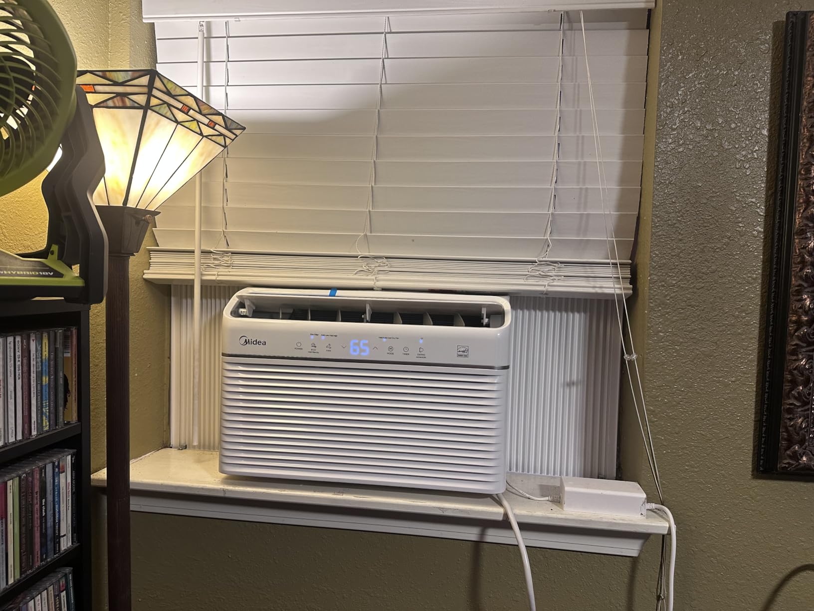 Midea 8,000 BTU Smart Inverter Air Conditioner Window Unit with Heat and Dehumidifier - Cools up to 350 Sq. Ft., Energy Star Rated, Quiet Operation, Electronic Controls, Remote Control, White customer photo 2