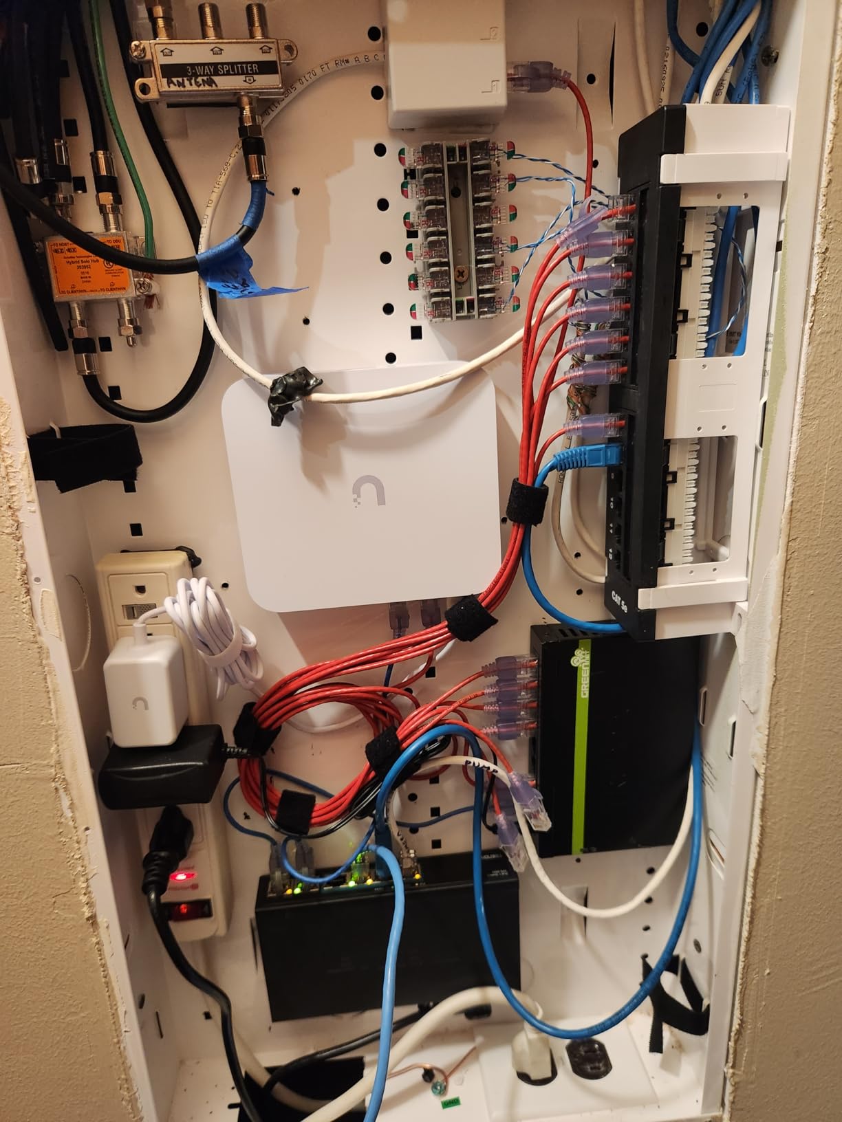 Ubiquiti Cloud Gateway Ultra (UCG-Ultra) customer photo 2