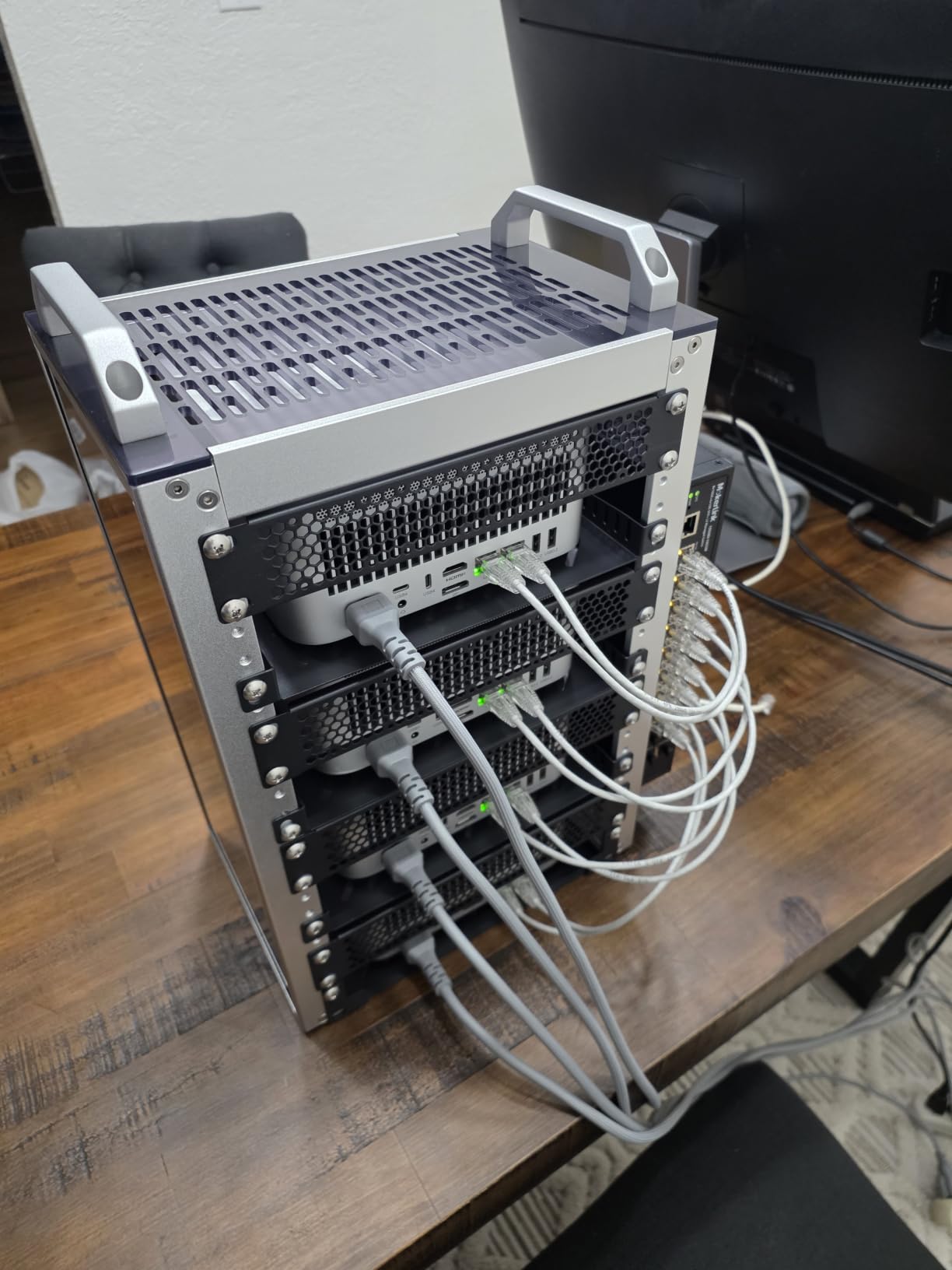 MokerLink 8 Port 10G Managed Ethernet Switch, 10G/5G/2.5G/1G Auto-Adaptive, L3 Web/CLI Managed, Metal Desktop|Rackmount Network Switch customer photo 1